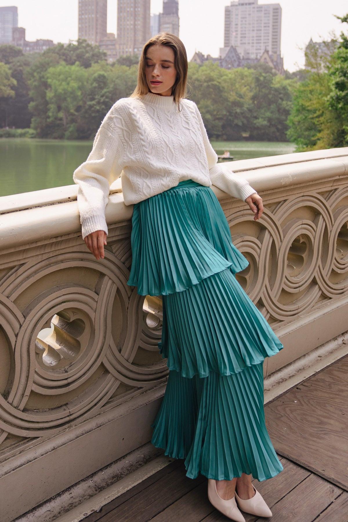 IN LOVE WITH ME WOVEN SKIRT.