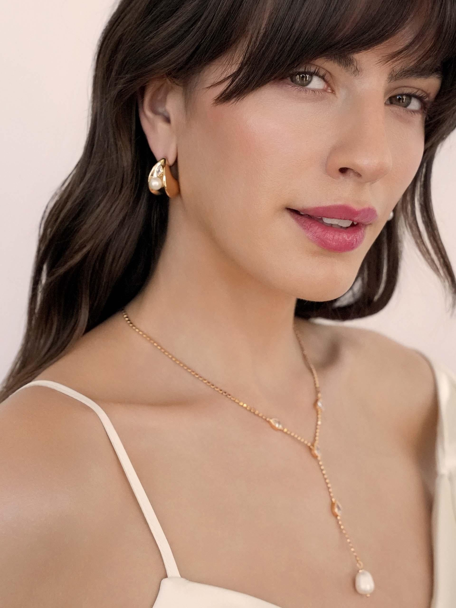 Soft Curve Earrings - Flying Tomato - Earrings - Ettika