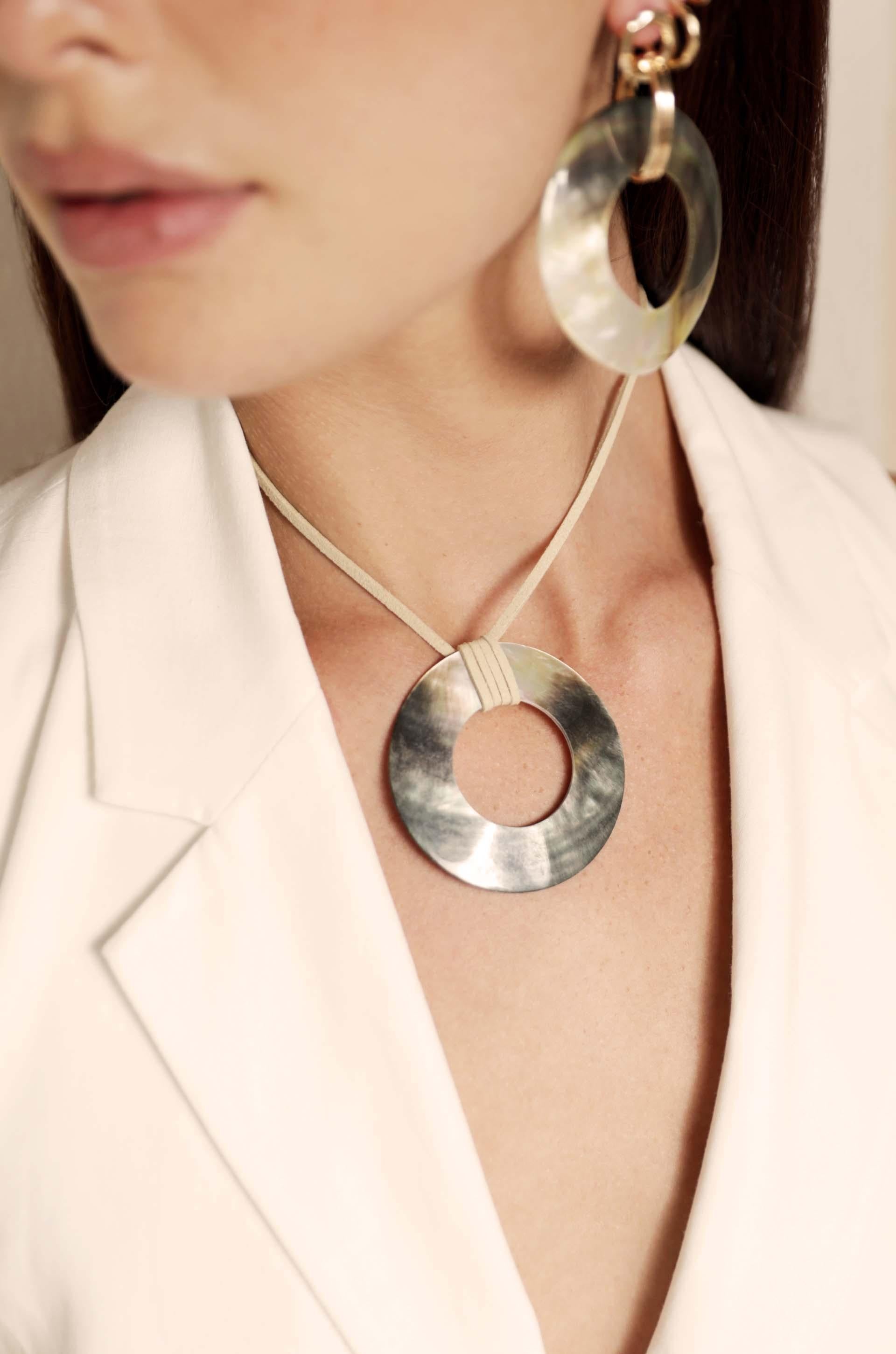Iridescent Shell Necklace - Flying Tomato - Necklaces - Ettika