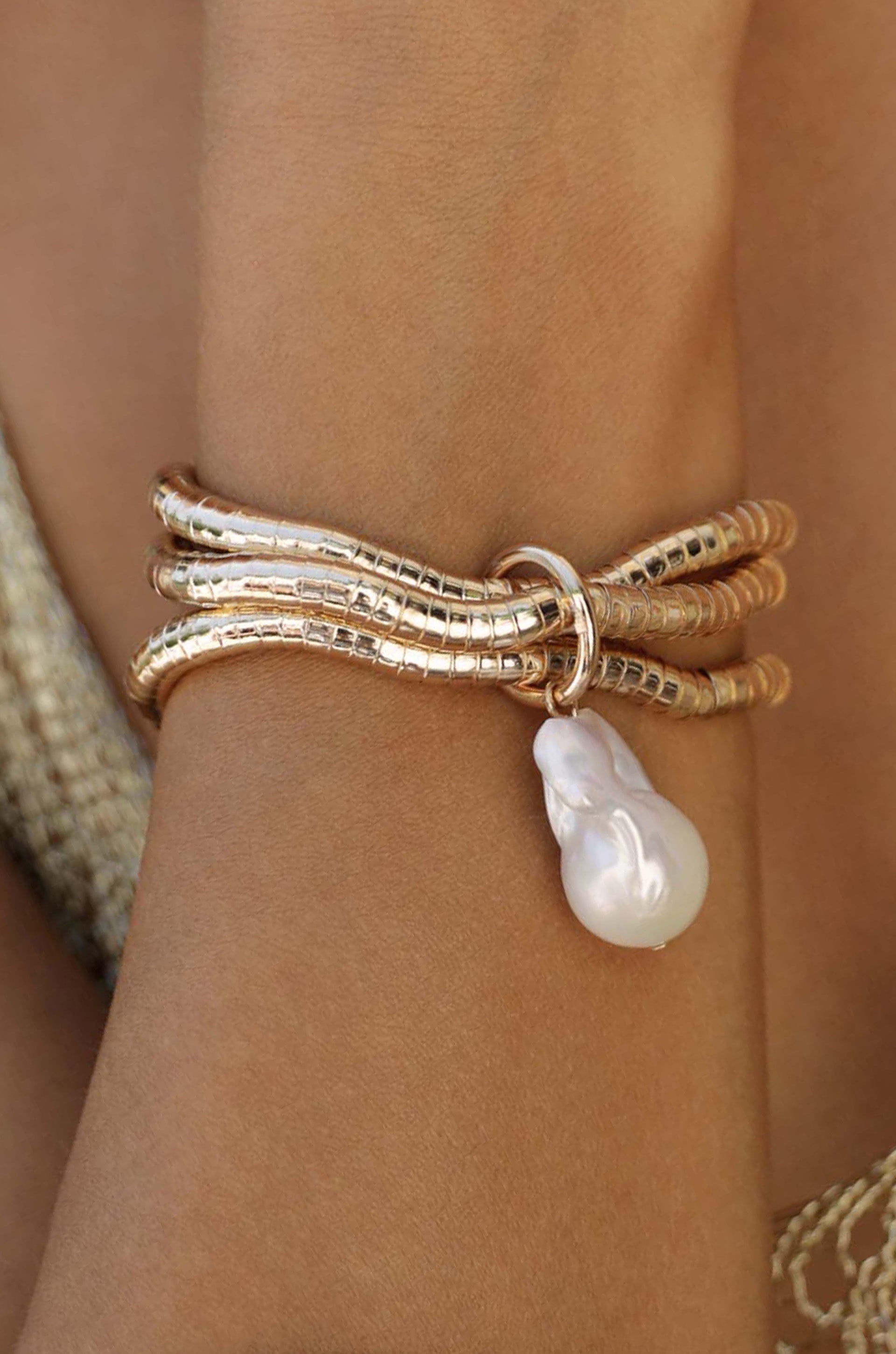 Liquid Gold and Pearl Stretch Bracelet - Flying Tomato - Bracelets - Ettika