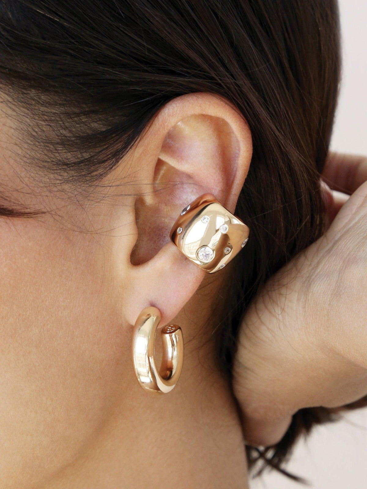 Scattered Crystal Chunky Ear Cuff - Flying Tomato - Ear Cuffs - Ettika