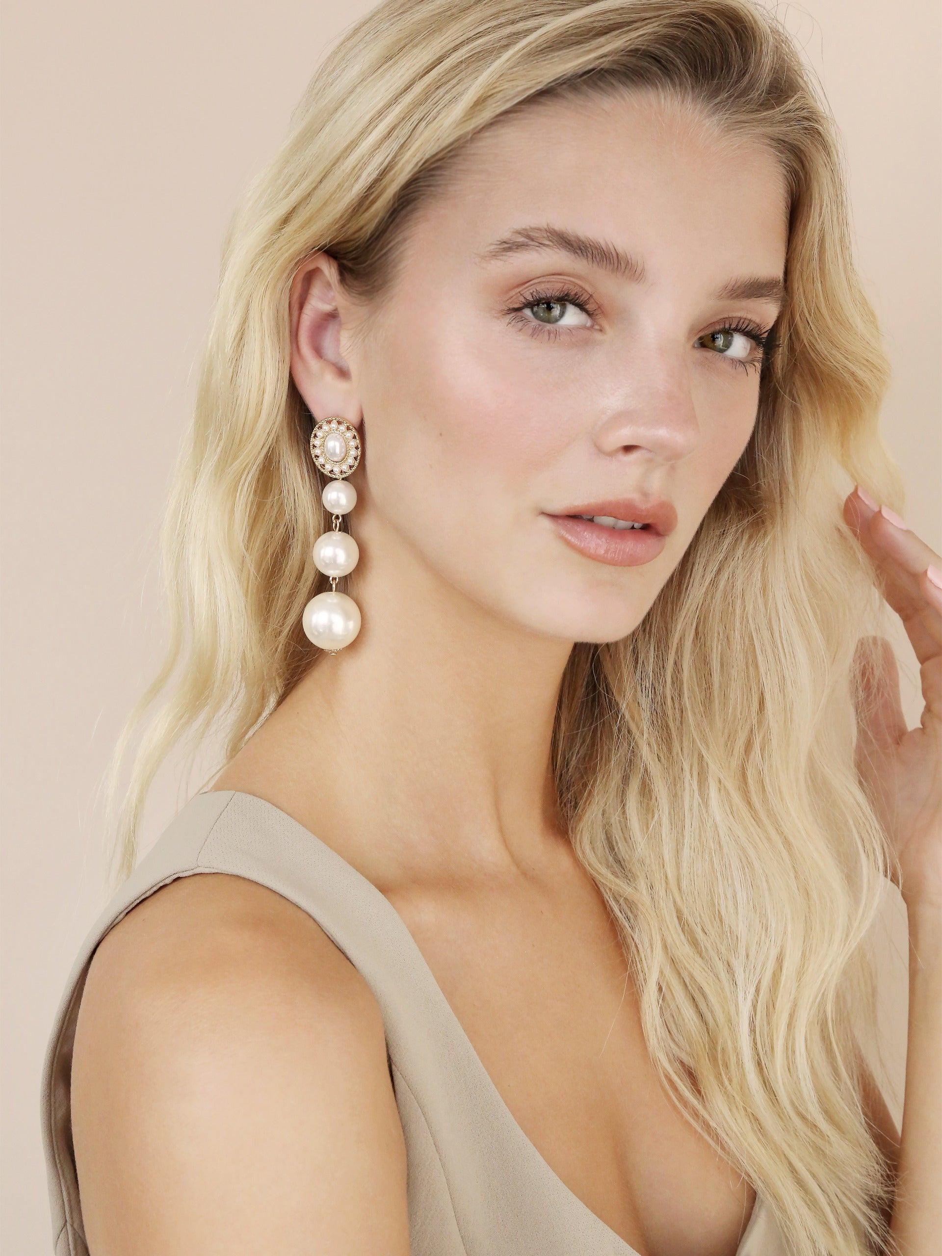 Graduating Pearl Dangle Earrings.