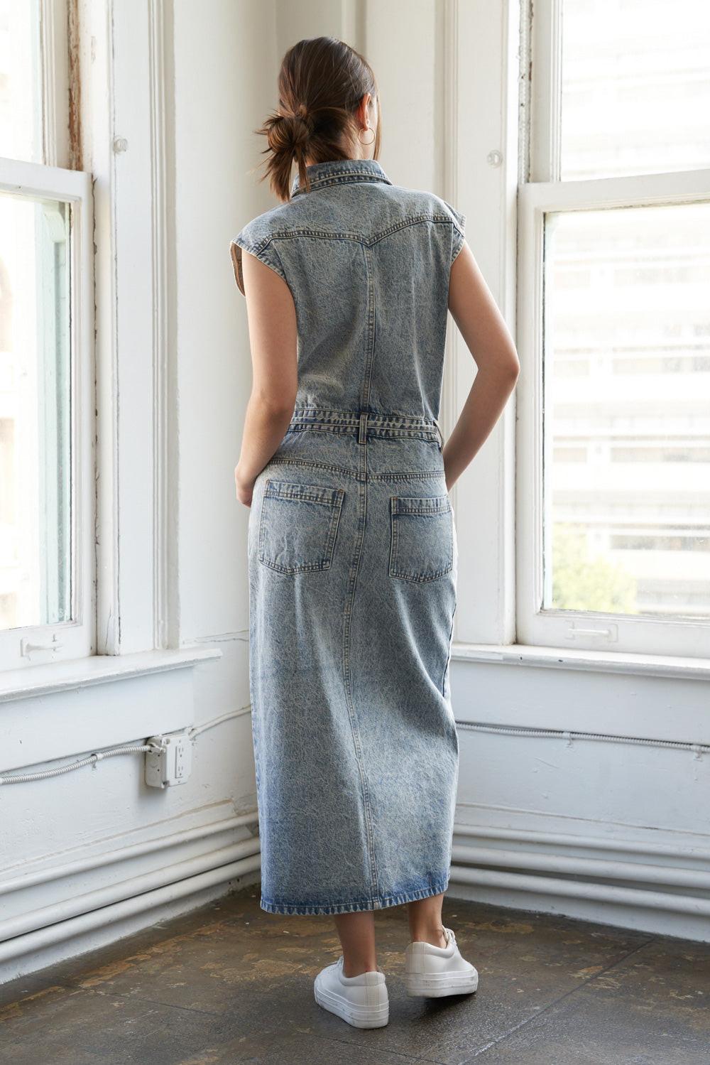 WILDFLOWER WHIMSY DENIM MIDI DRESS.