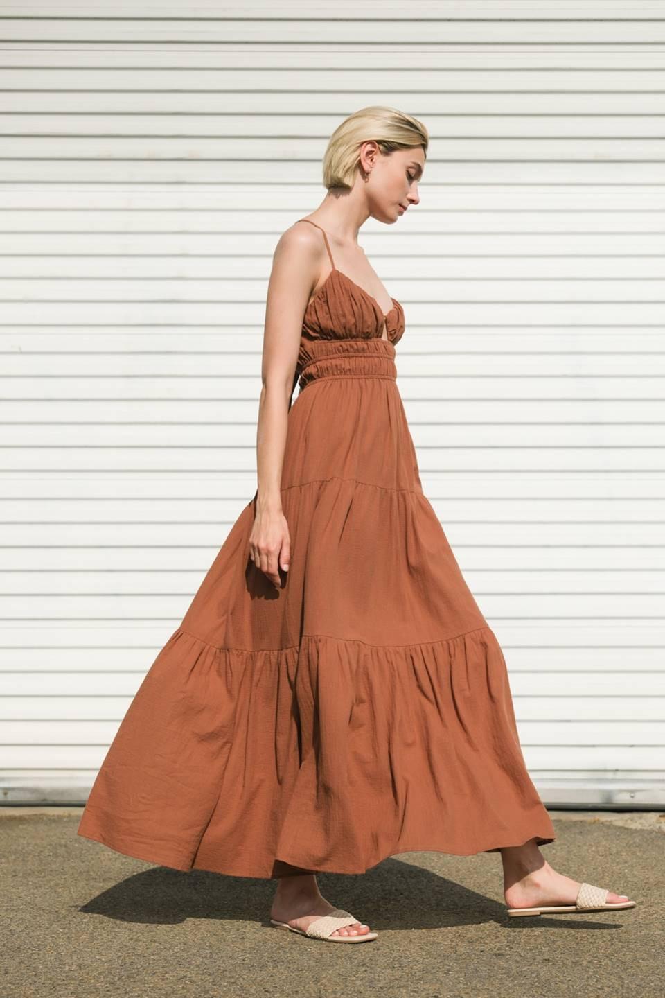 EFFORTLESS ELEGANCE WOVEN MAXI DRESS L FREEMARKET BROWN / L
