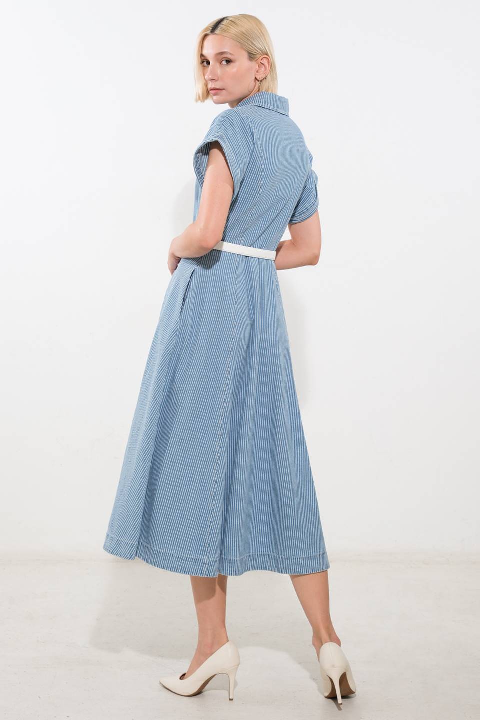 A striped denim midi dress featuring collar, button down, cuffed short sleeve, button down, belt, side pocket and full skirt
Details:
Self : 100% Cotton
Size & Fit
- Model is 5`8" And Wearing Size Small
- Measurements Taken From Size Small
- Approx. Length: 48"