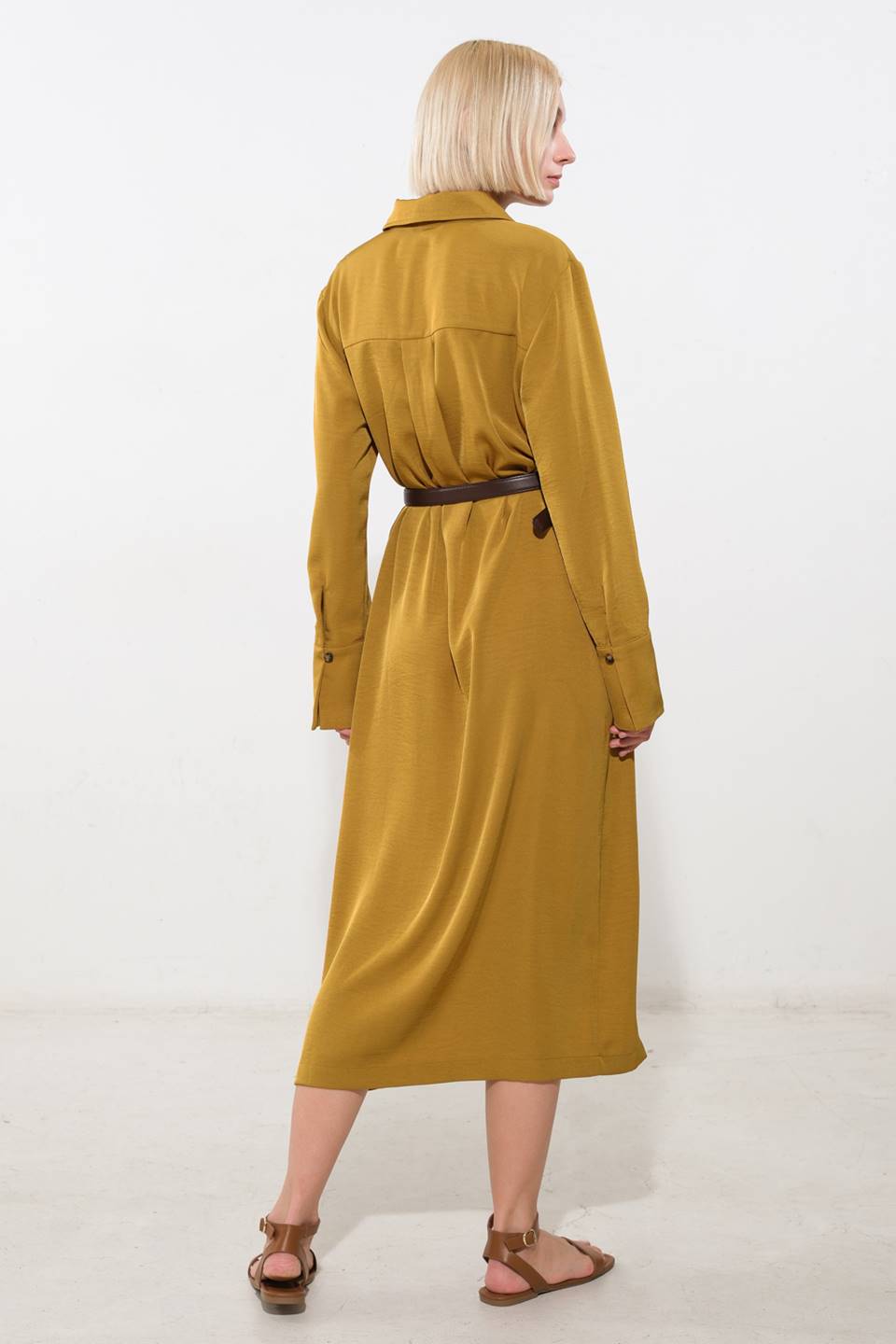 A solid woven midi dress featuring shirt collar, long sleeve, front cargo pockets, button down and belt
Details:
Self : 100% Polyester
Size & Fit
- Model is 5`8" And Wearing Size Small
- Measurements Taken From Size Small
- Approx. Length: 50"