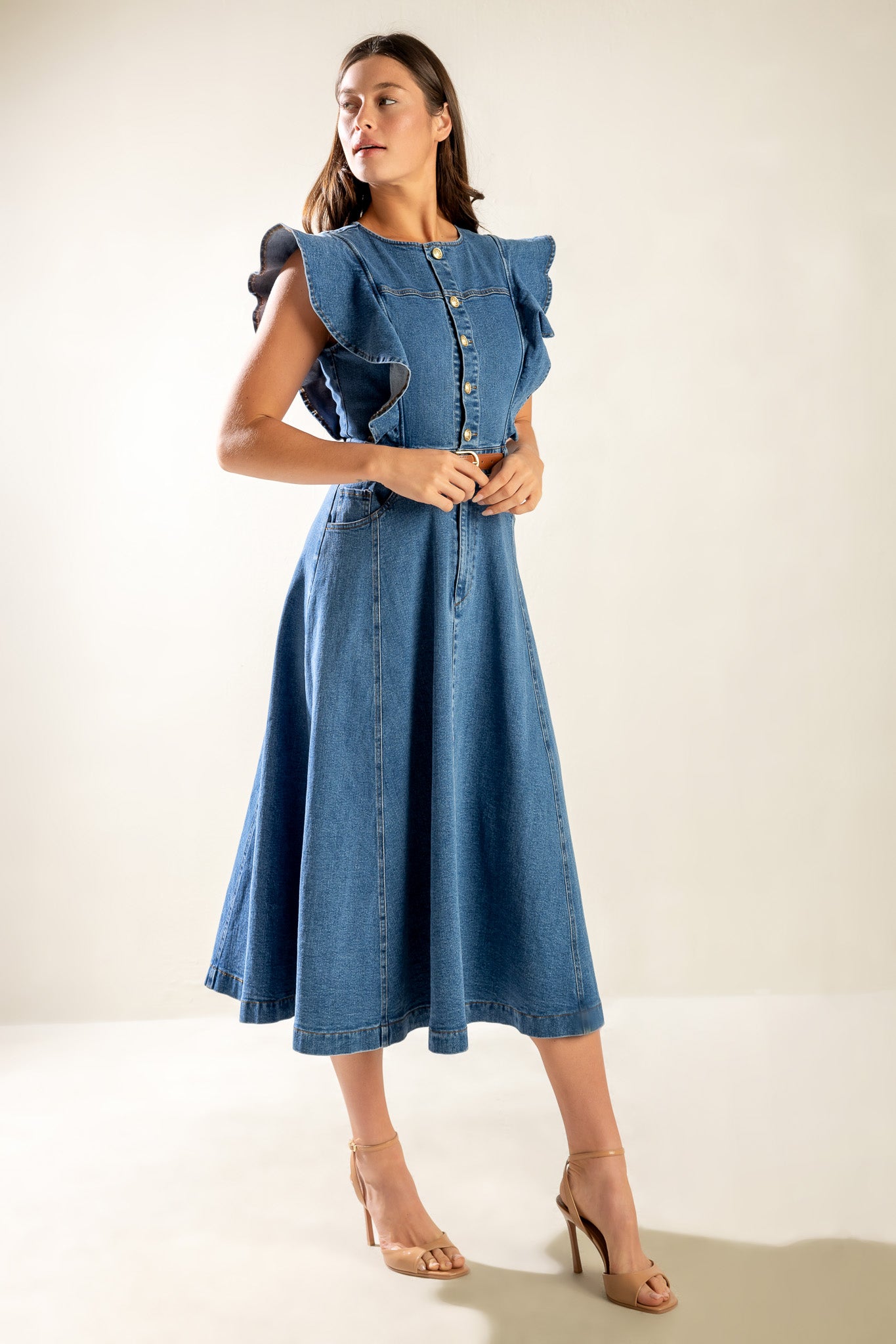 A washed blue denim midi dress featuring round neckline, short ruffled sleeve, front button/zipper closure, side pockets and full skirt.
Self : 99% Cotton 1% Spandex
Size & Fit
- Model is 5`8" And Wearing Size Small
- Measurements Taken From Size Small
- Approx. Length: 50"