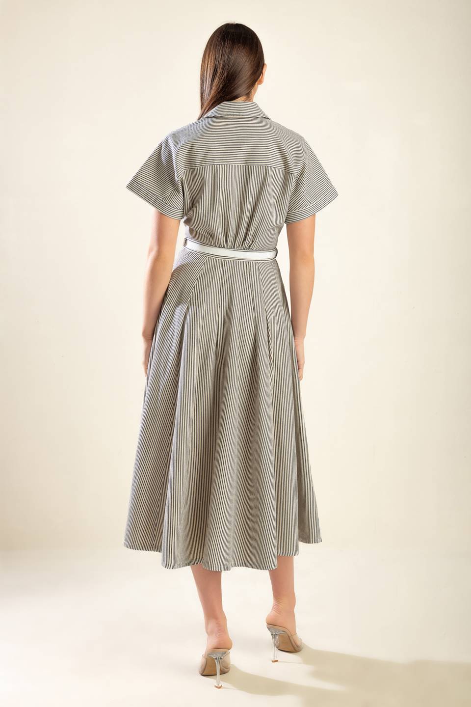 A striped woven midi dress featuring a collar, short sleeve, button down, belt, side pockets, and full skirt
Details:
Self: 70% Cotton 30% Polyester
Size & Fit
- Model is 5`8" And Wearing Size Small
- Measurements Taken From Size Small
- Approx. Length: 53"