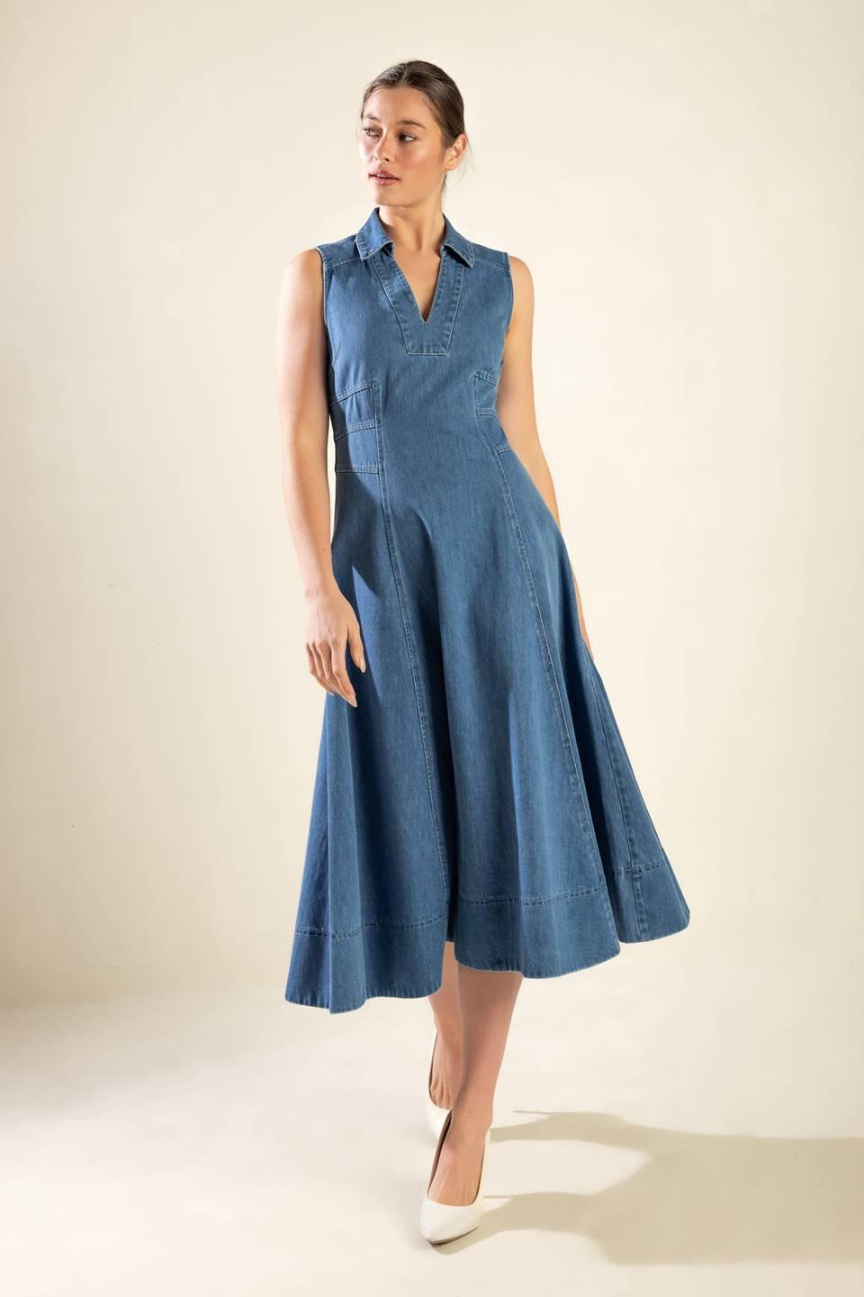 The Genevieve Denim Midi Dress L FREEMARKET Medium Denim / S The Genevieve Denim Midi Dress L FREEMARKET Medium Denim / S