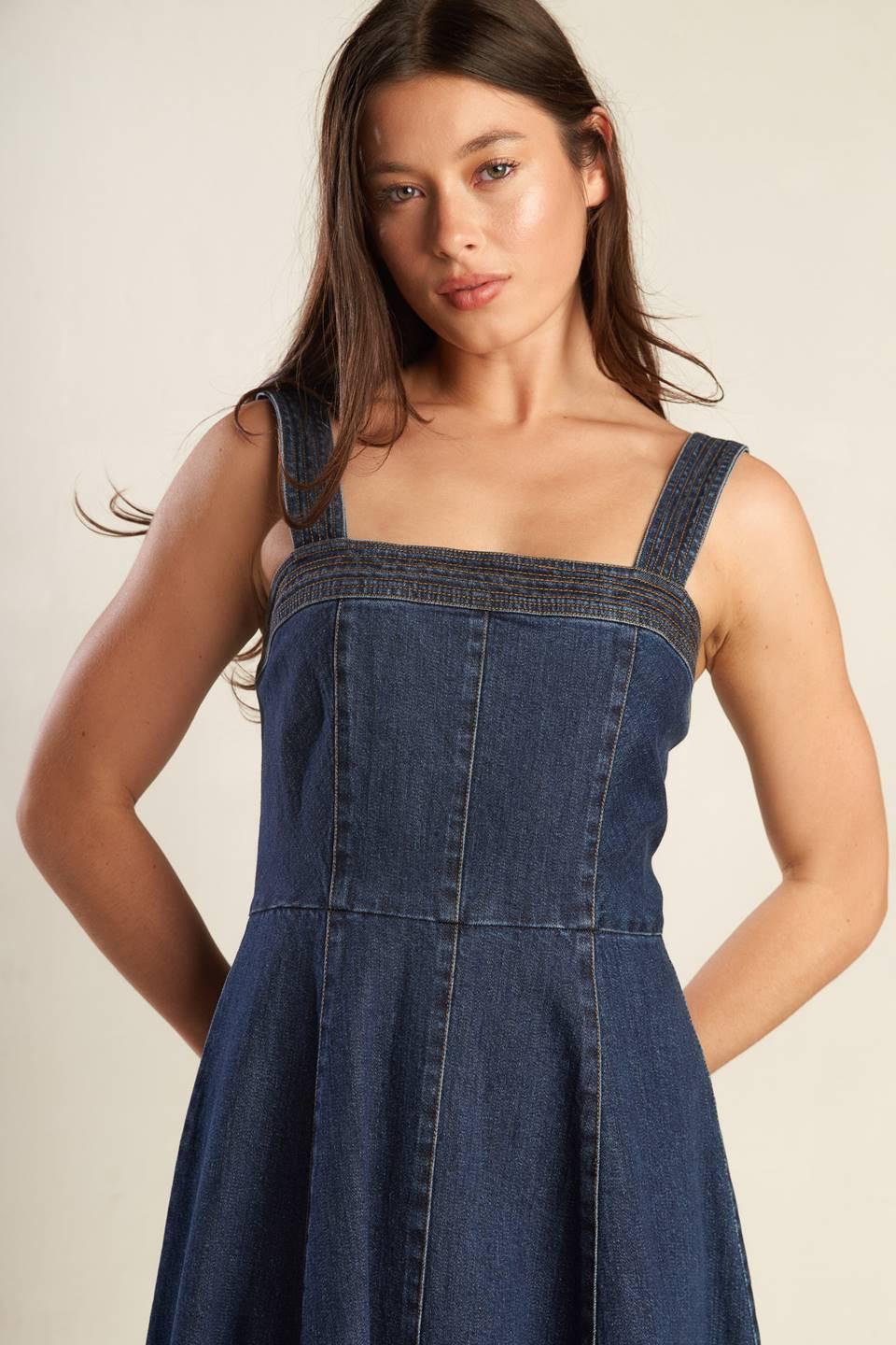 TERRIFIC TIMING DENIM MIDI DRESS.