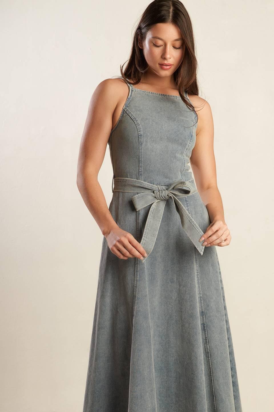 A DAY AT THE VINEYARD DENIM MIDI DRESS.