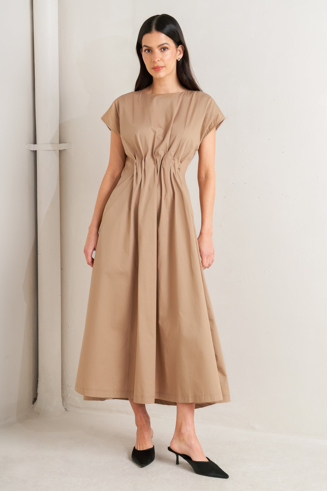 A solid woven midi dress featuring round neckline, short dolman sleeve, pleated corset waist, side pocket, full skirt and back zipper closure
Details:
Self : 100% Cotton
Size & Fit
- Model is 5`8" And Wearing Size Small
- Measurements Taken From Size Small
- Approx. Length: 51" FLYING TOMATO