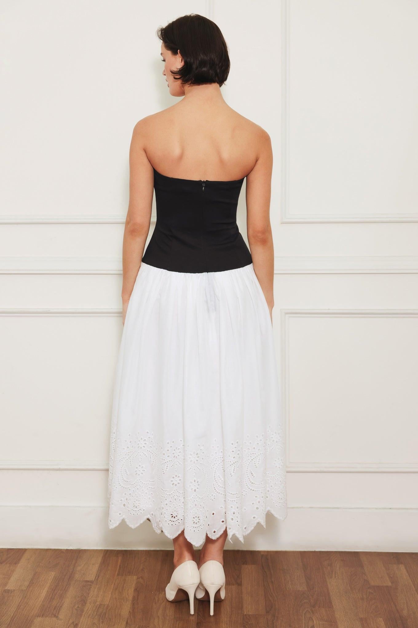 A knit/woven combination midi dress featuring strapless knit top, woven eyelet full skirt and back zipper closure
Details:
Self : 100% Cotton
Contrast : 49% Rayon 44% Polyester 7% Spandex
Lining : 100% Polyester
Size & Fit
- Model is 5`8" And Wearing Size Small
- Measurements Taken From Size Small
- Approx. Length: 43"
