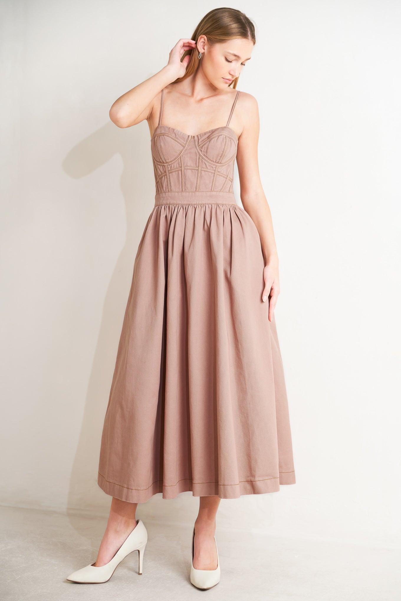 UNDERSTATED GLAM WOVEN TWILL MIDI DRESS.