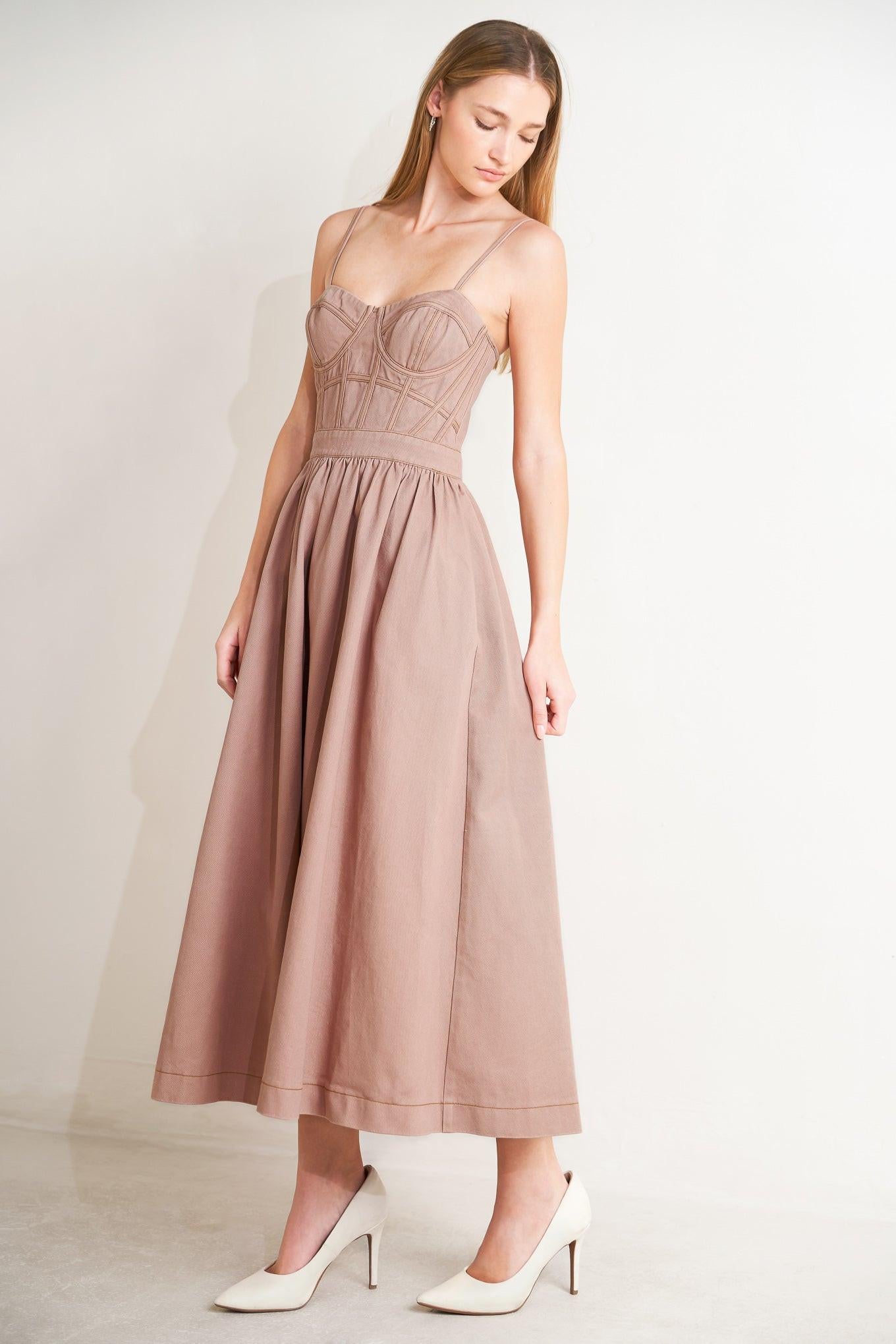 UNDERSTATED GLAM WOVEN TWILL MIDI DRESS.