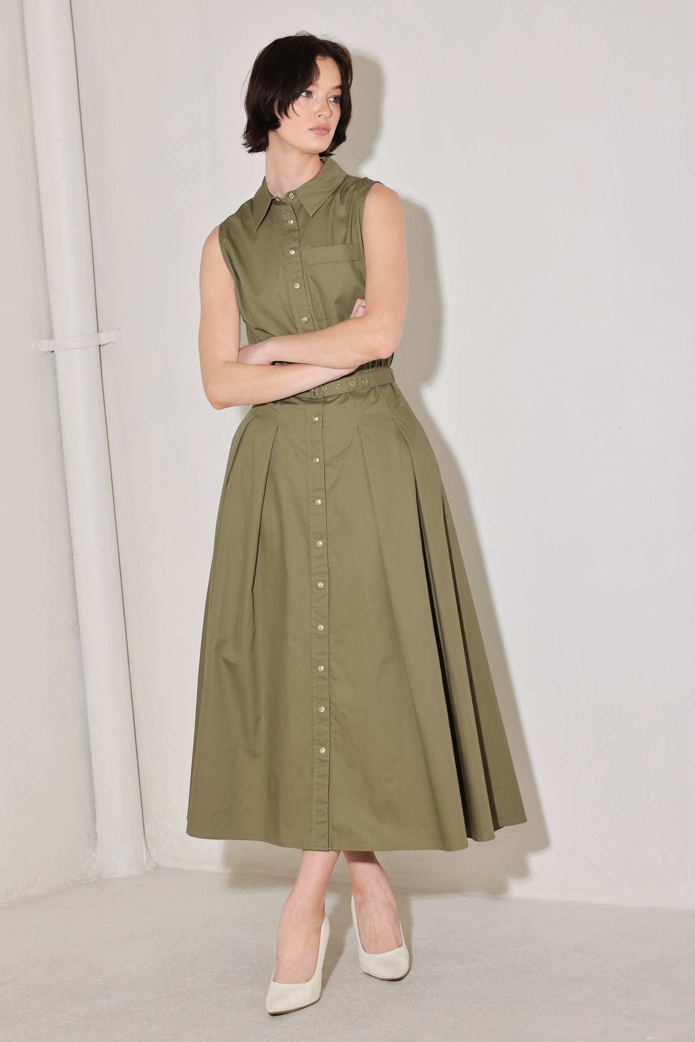 A solid woven midi dress featuring collar, sleeveless, front button down, self belt and full circle skirt
Details:
Self : 100% Cotton
Size & Fit
- Model is 5`8" And Wearing Size Small
- Measurements Taken From Size Small
- Approx. Length: 52"