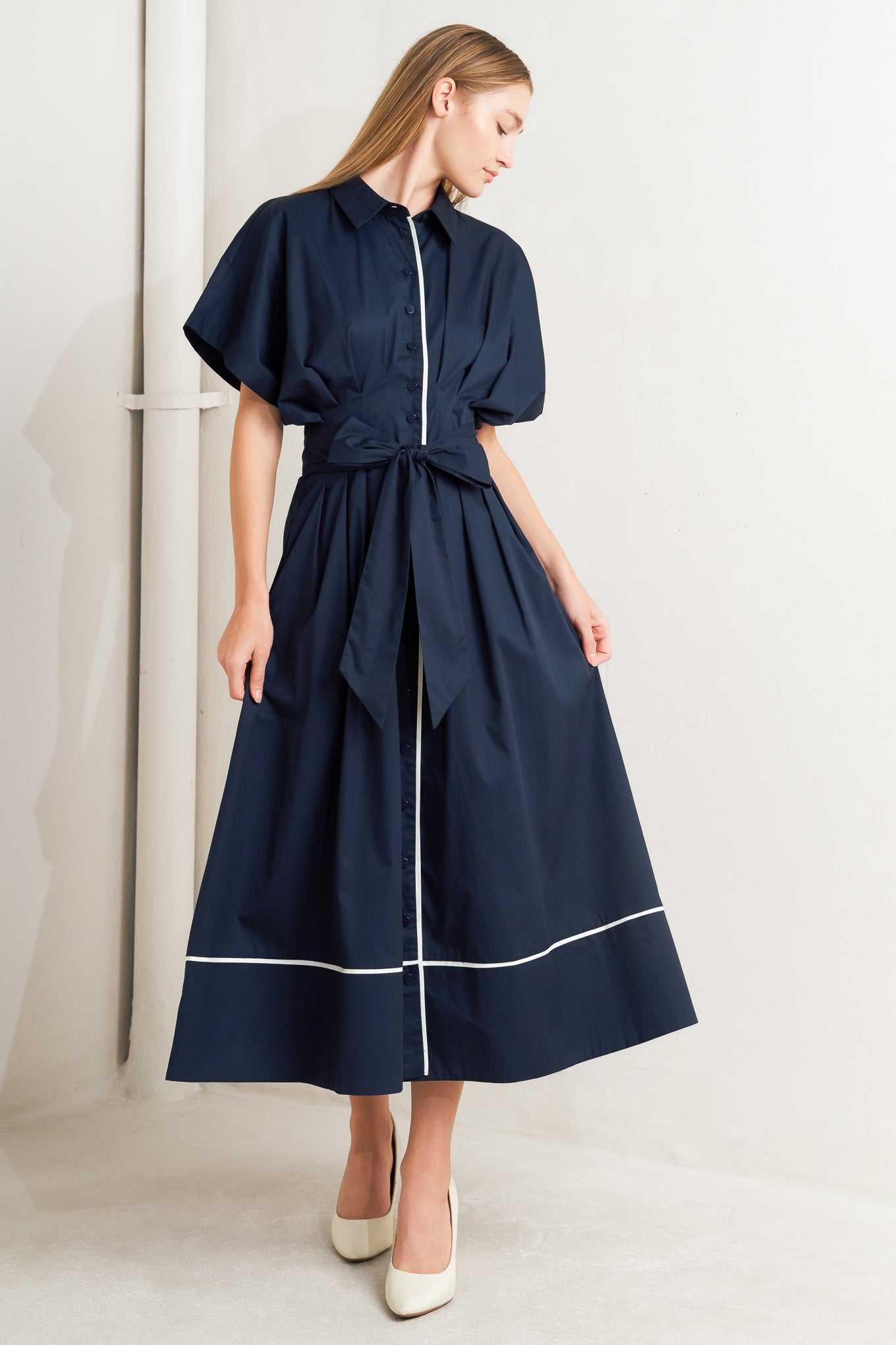 A solid woven midi dress featuring collar, short dolman sleeve, front button down, corset waist, self sash tie and piping detail
Details:
Self : 100% Cotton
Contrast : 100% Cotton
Size & Fit
- Model is 5`8" And Wearing Size Small
- Measurements Taken From Size Small
- Approx. Length: 51" Flying Tomato