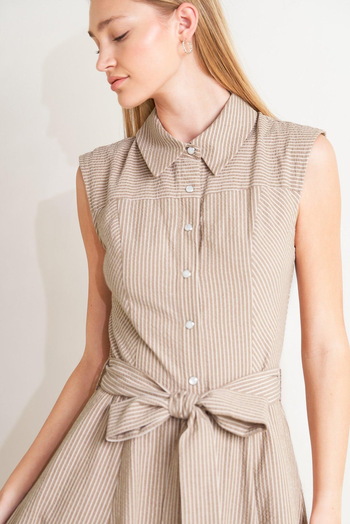 CAFE AU LAIT WOVEN MIDI DRESS.