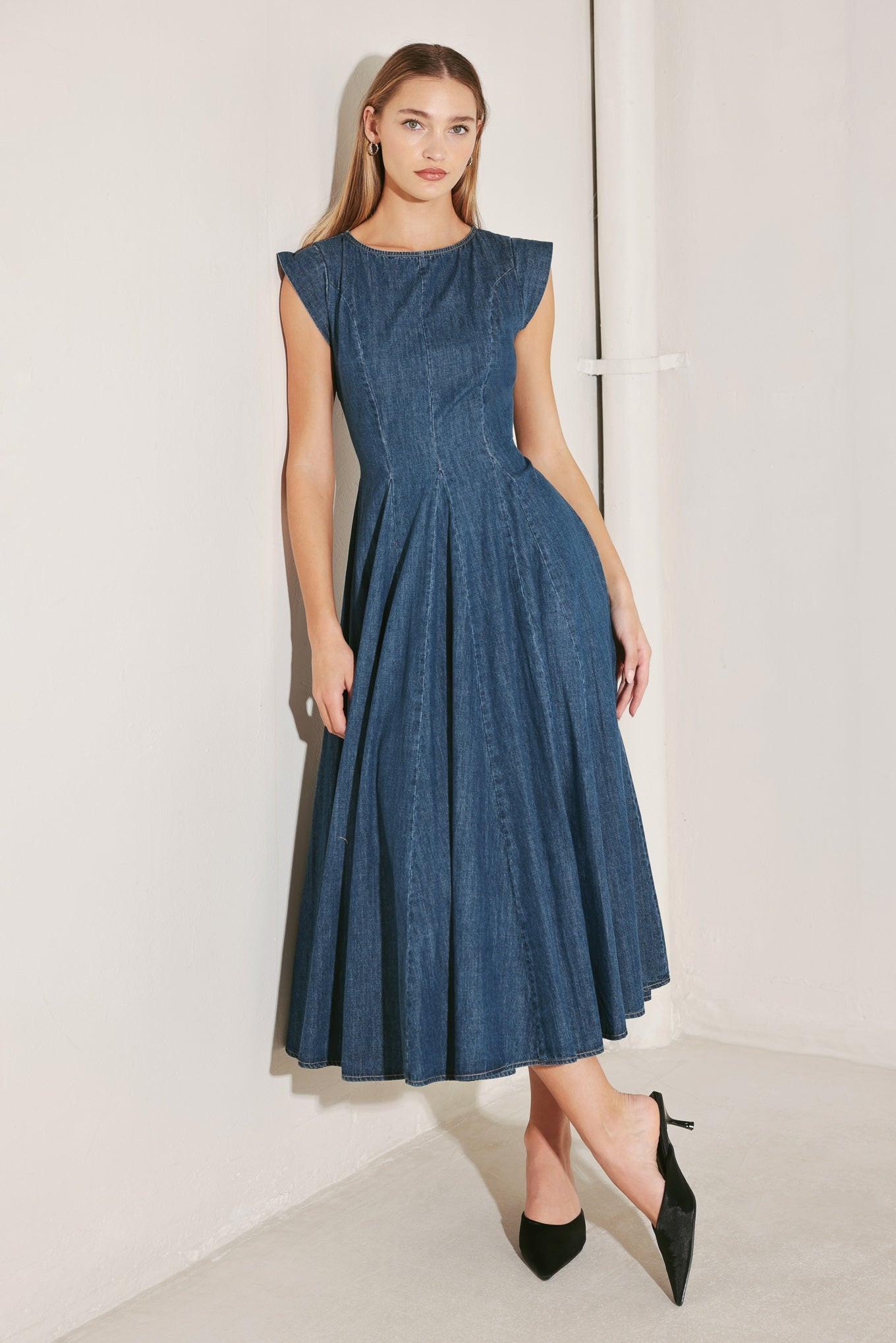 TIMELESS BLUE FORM DENIM MIDI DRESS.