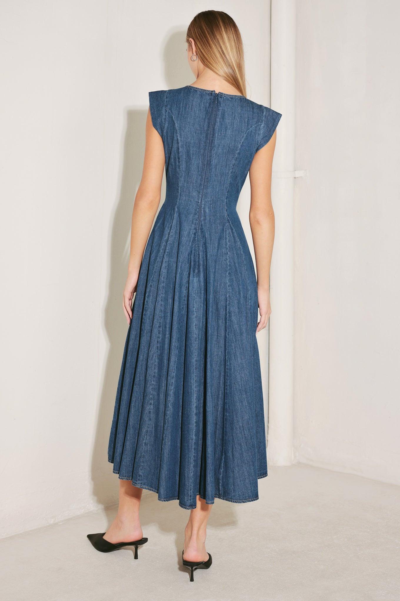 TIMELESS BLUE FORM DENIM MIDI DRESS.