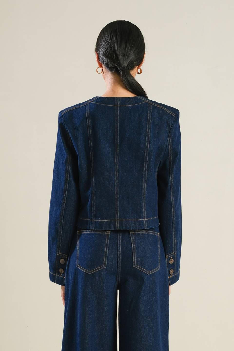CRISP CANVAS DENIM JACKET.