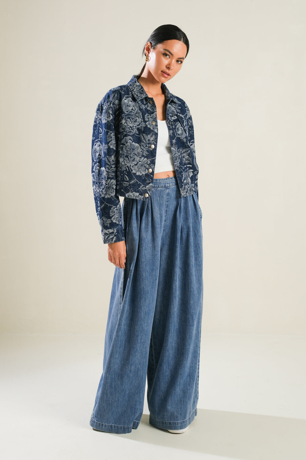 SOPHISTICATED STUNNER DENIM JACKET.