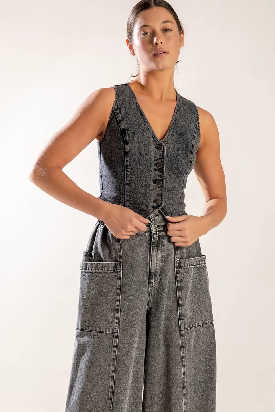 EXPLORING THE CITY DENIM VEST.