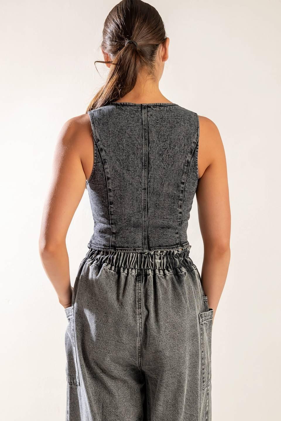 EXPLORING THE CITY DENIM VEST.