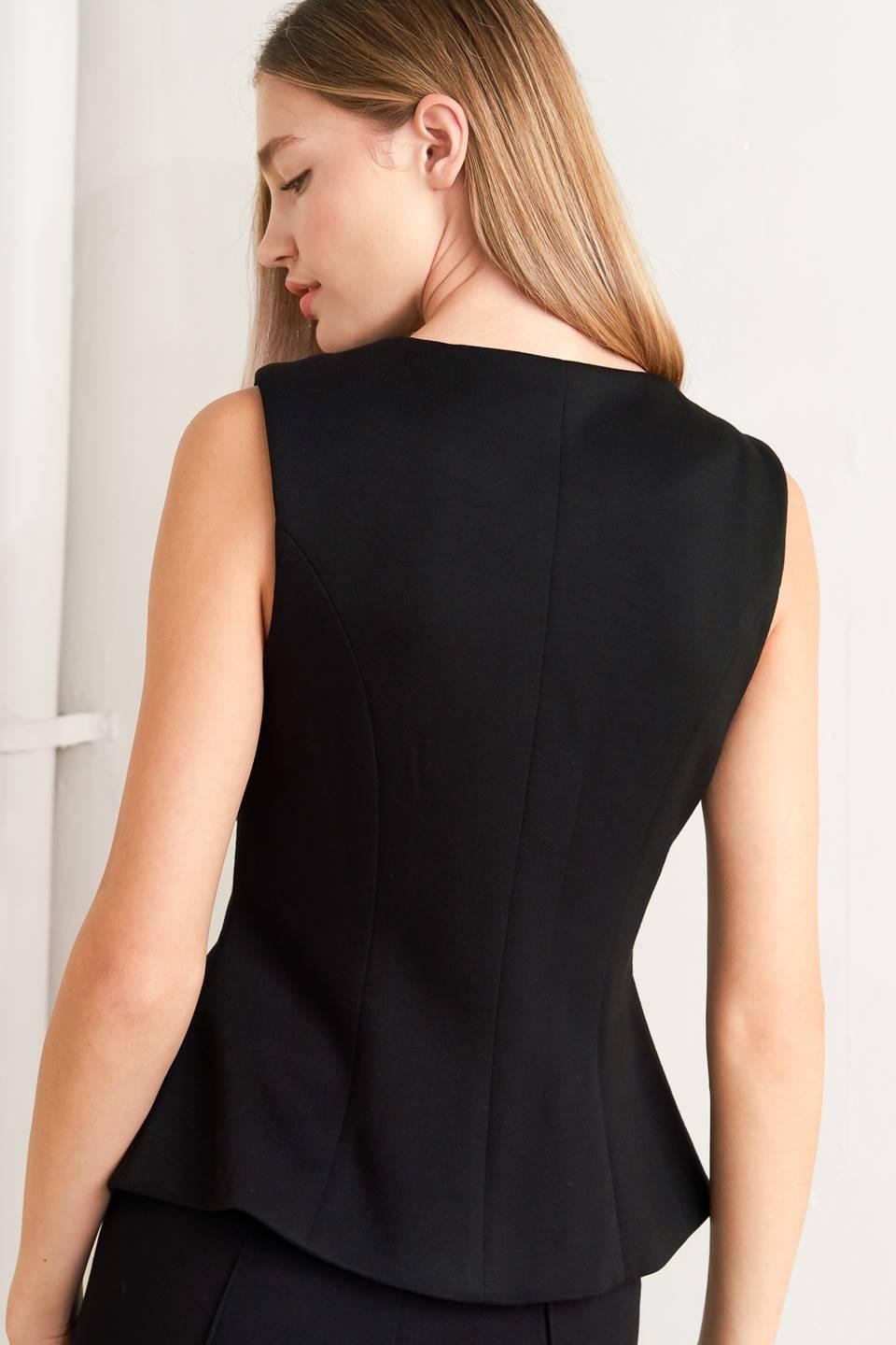 GLOSSY GLAM WOVEN VEST.