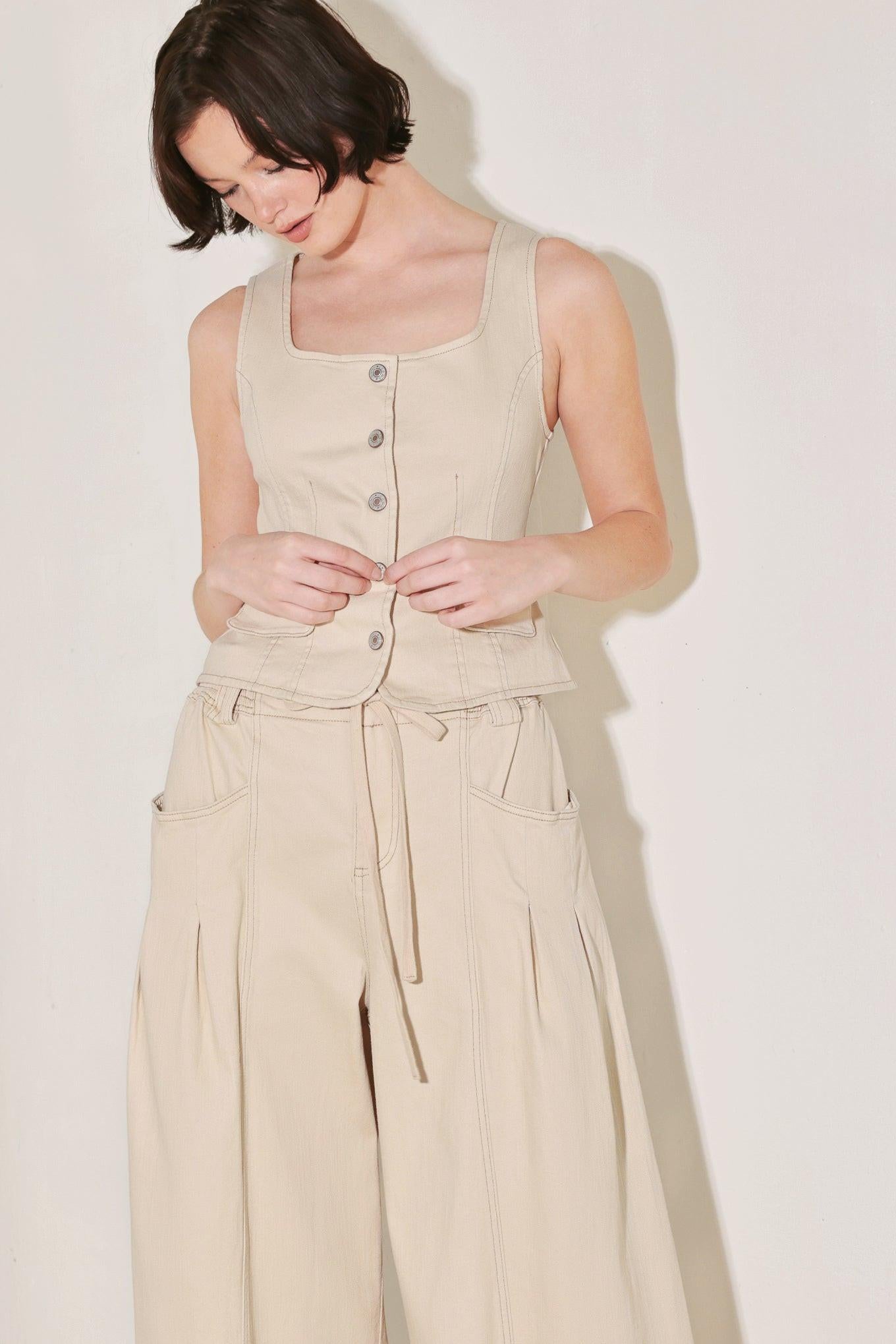 DAYLIGHT GROOVE WOVEN VEST.