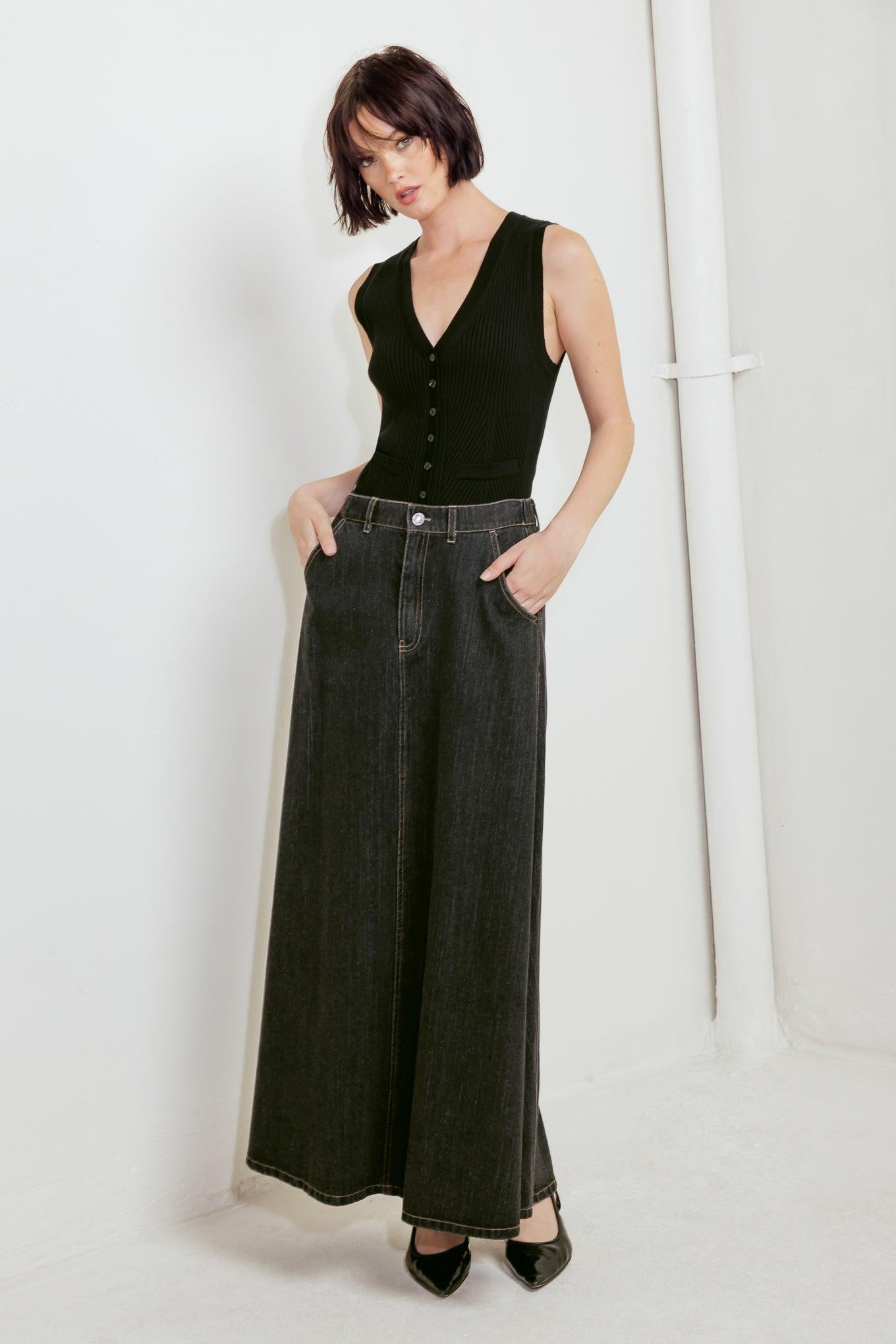 TRADING SECRETS DENIM SKIRT.