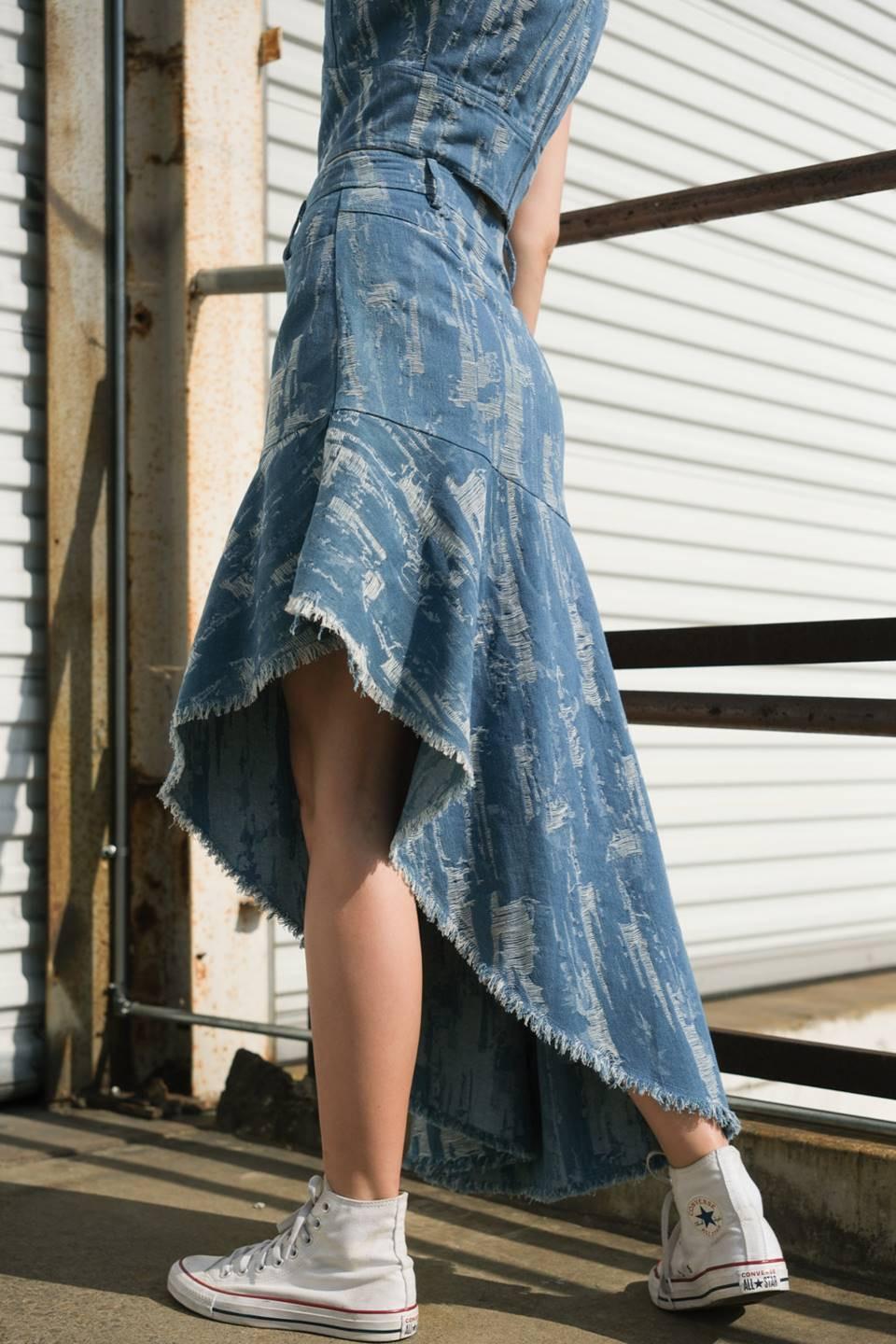 BREEZY ADORATION DENIM SKIRT.