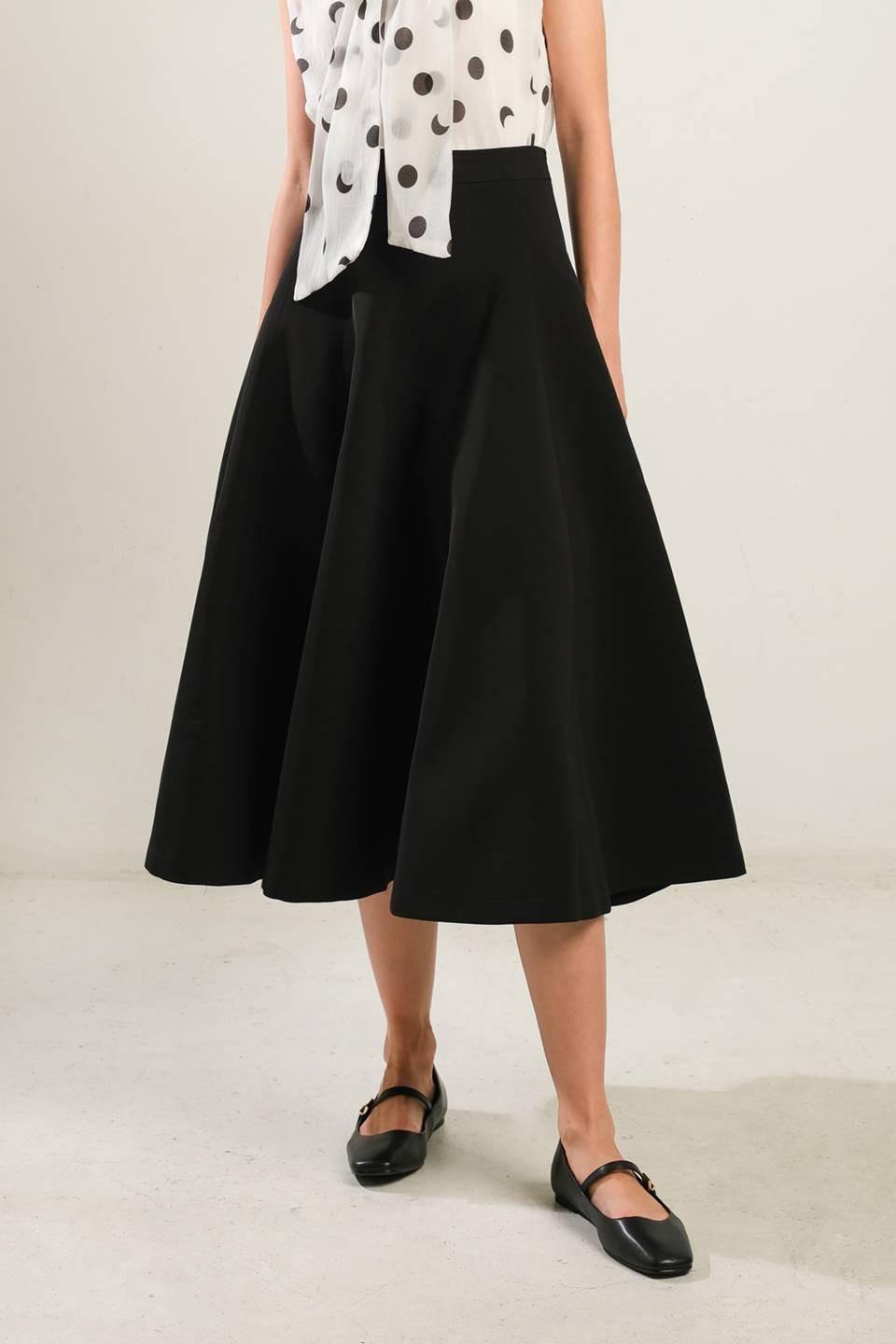 DELICATE TOUCH WOVEN SKIRT.