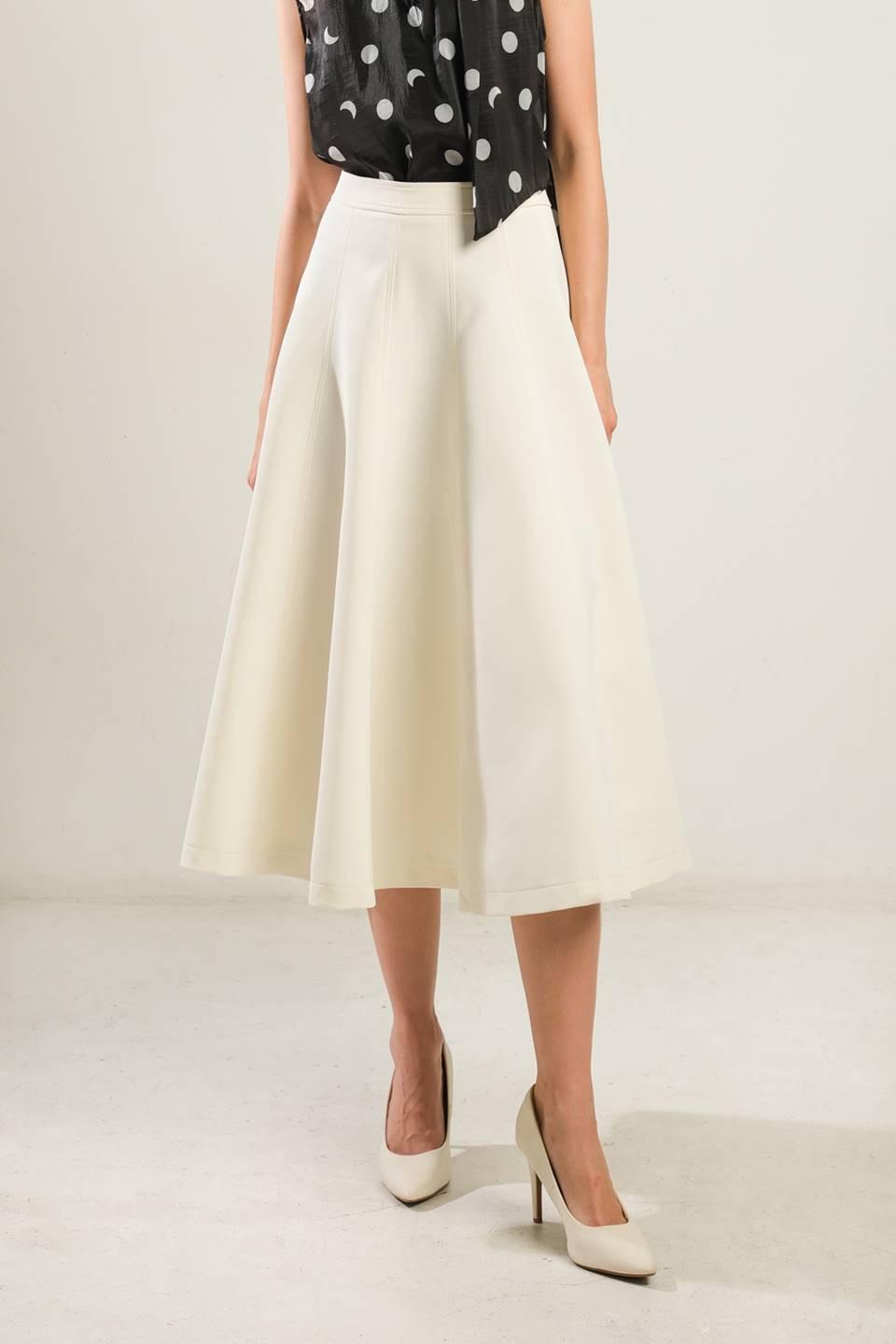 DELICATE TOUCH WOVEN SKIRT.