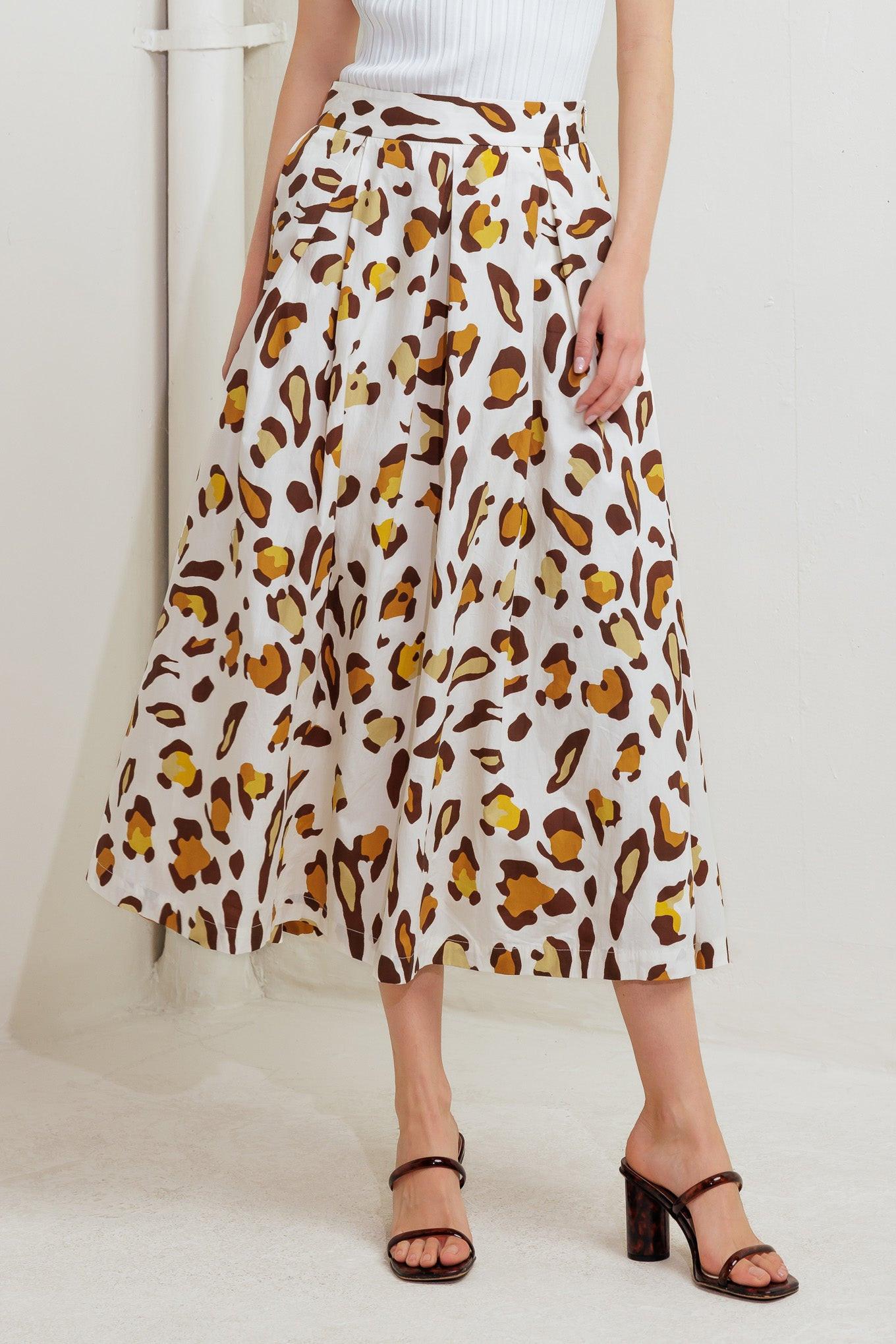 A printed woven full skirt with side zipper closure