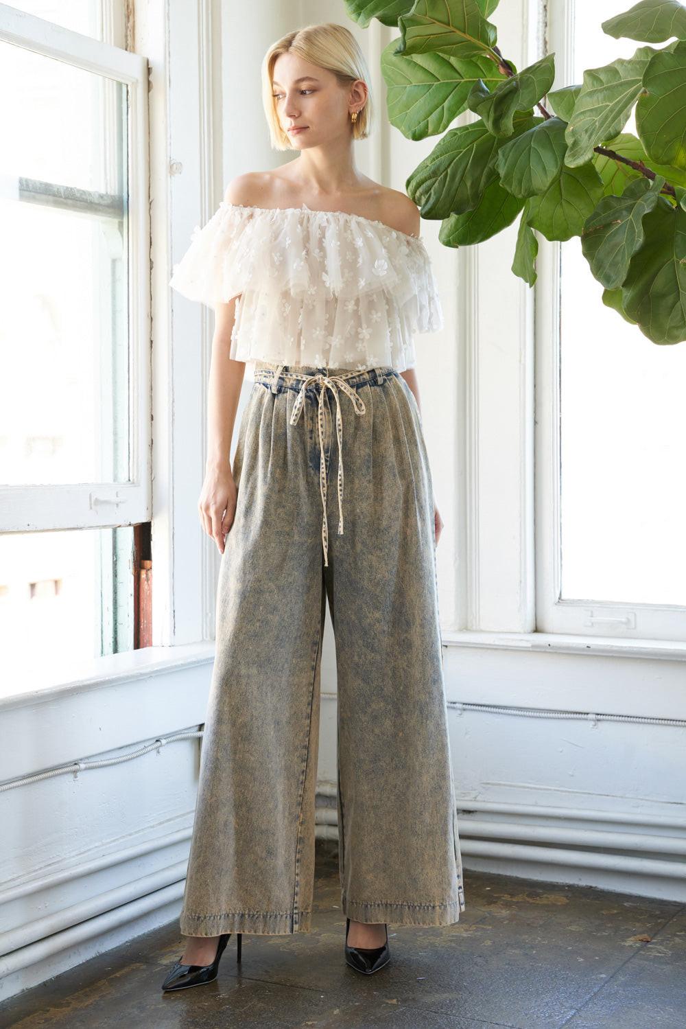 PASSING THOUGH DENIM PANTS.