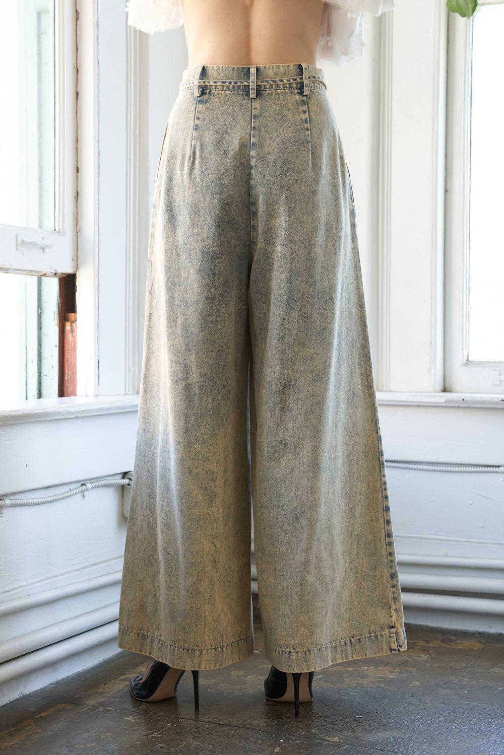 PASSING THOUGH DENIM PANTS.