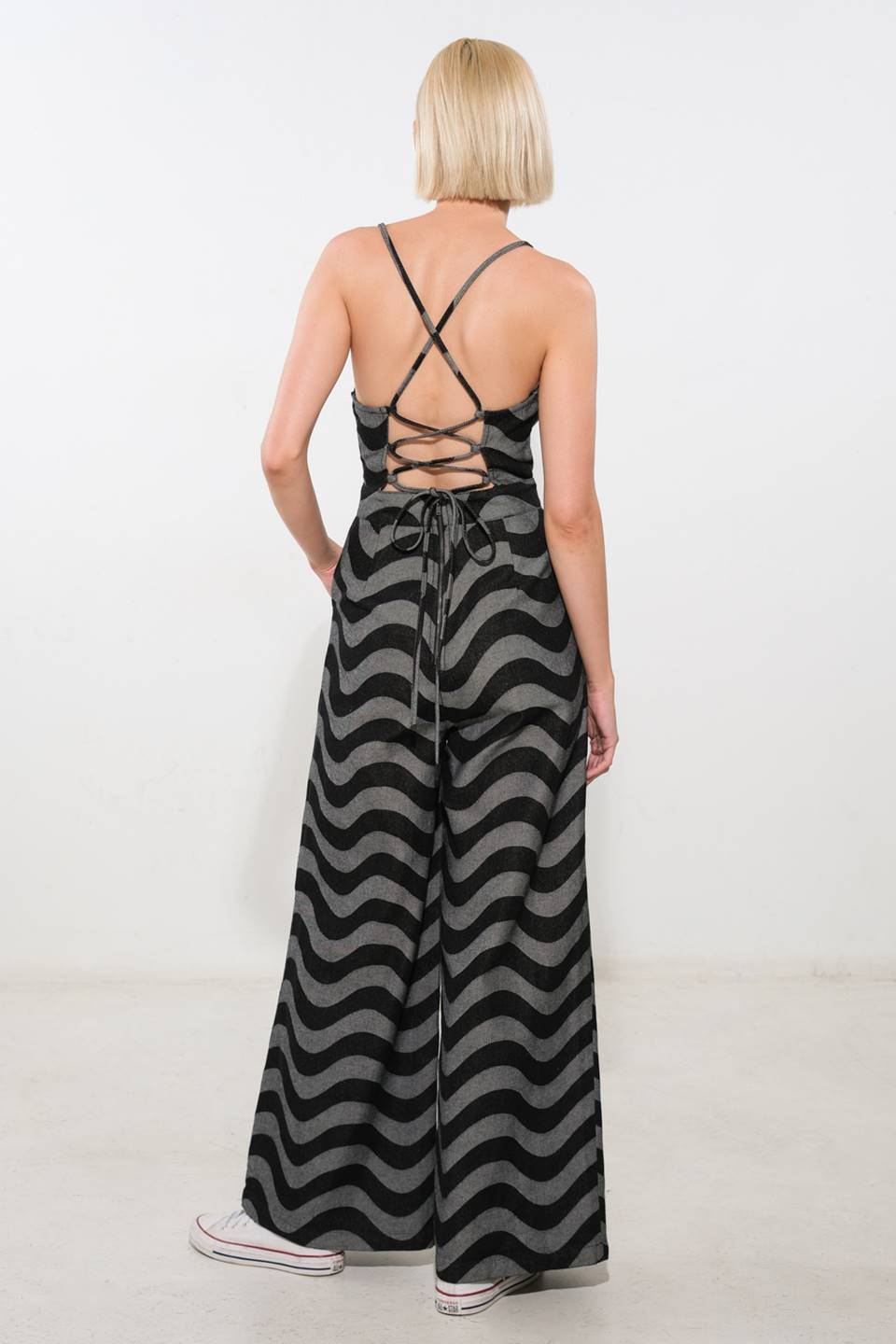 A textured denim jumpsuit featuring straight neckline, front pleat, side pocket, bare back with straps and zipper closure
Details:
Self : 90% Cotton 10% Polyester
Size & Fit
- Model is 5`9" And Wearing Size Small
- Measurements Taken From Size Small
- Approx. Length: 60"