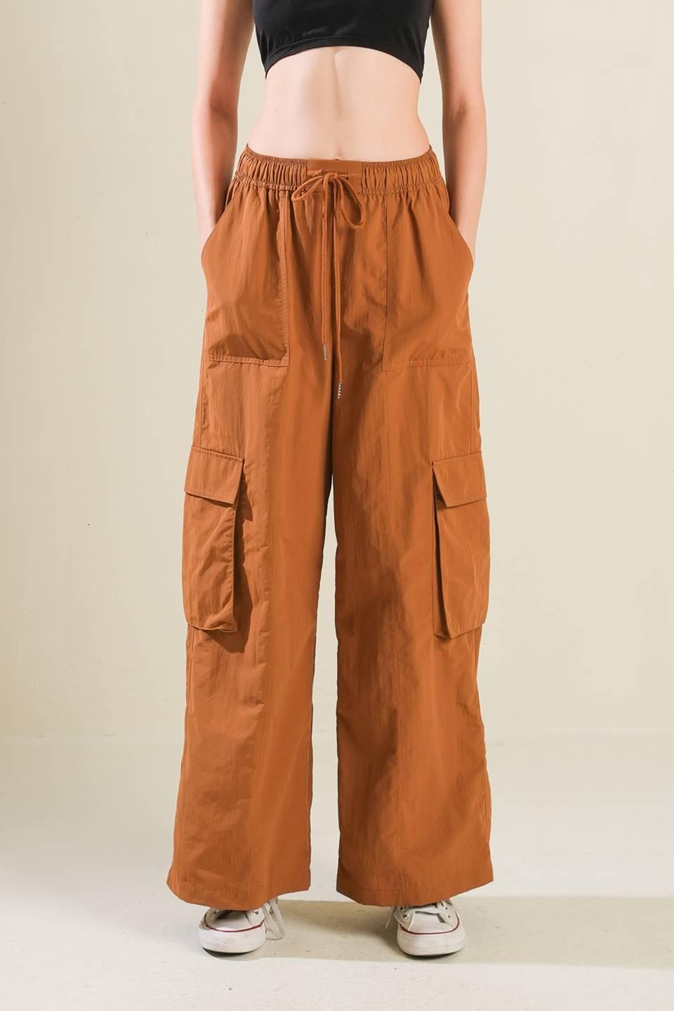 LOVIN ON ME CARGO PANTS.