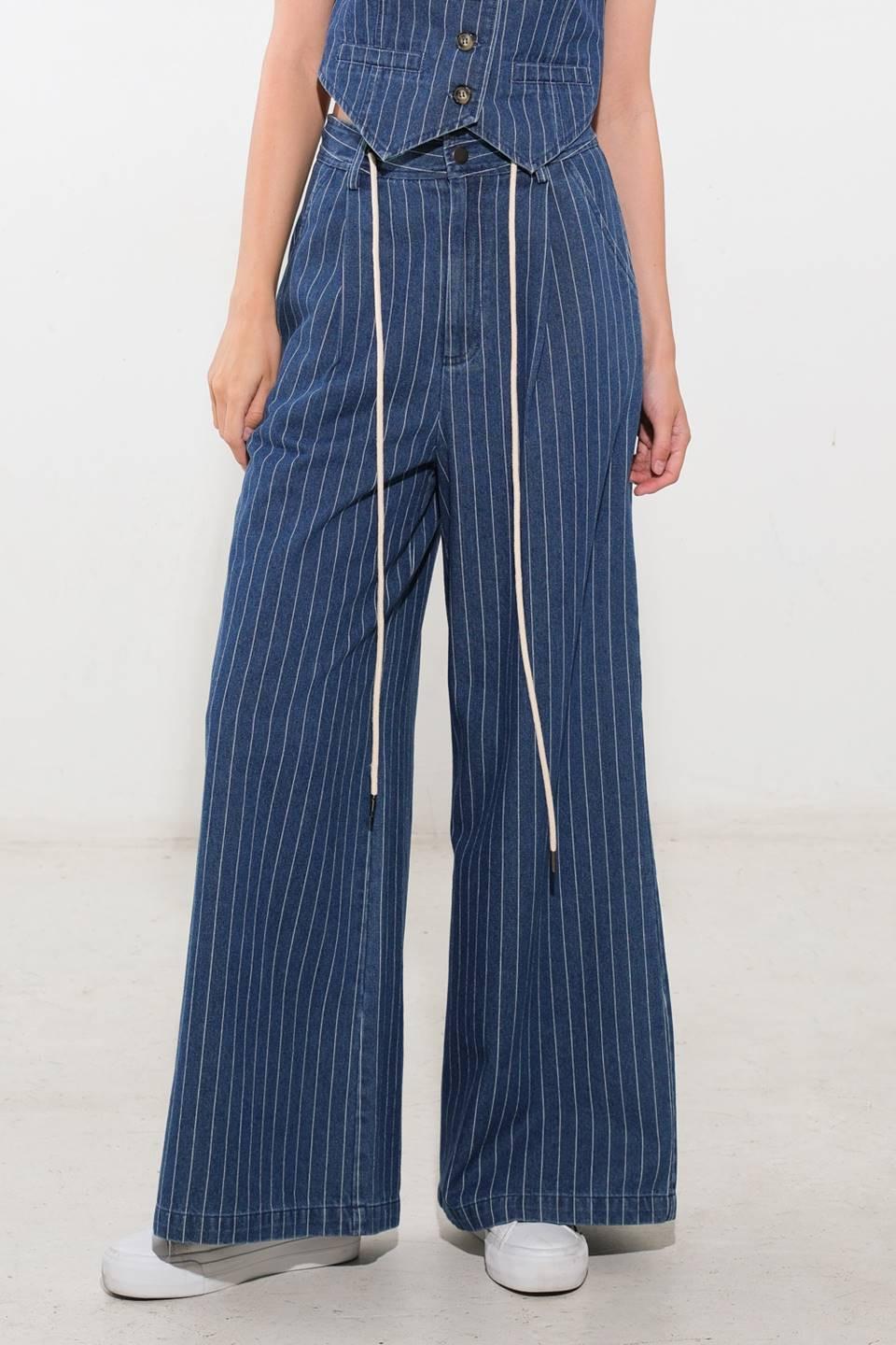I STILL BELIEVE DENIM PANTS.