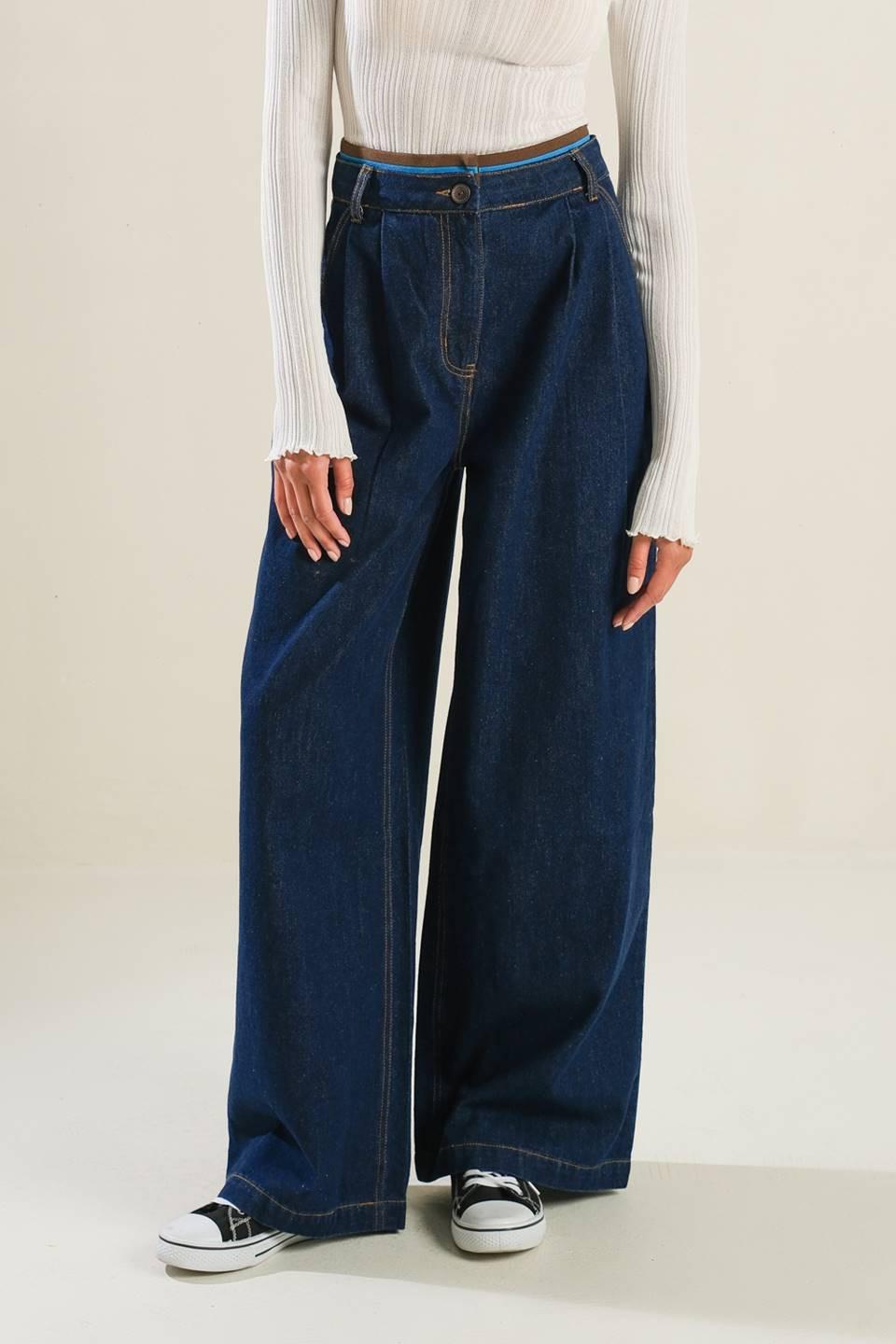CRISP CANVAS DENIM PANTS.