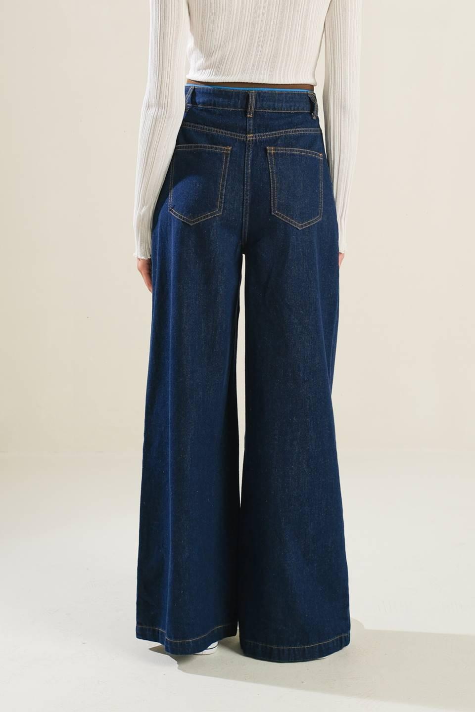 CRISP CANVAS DENIM PANTS.