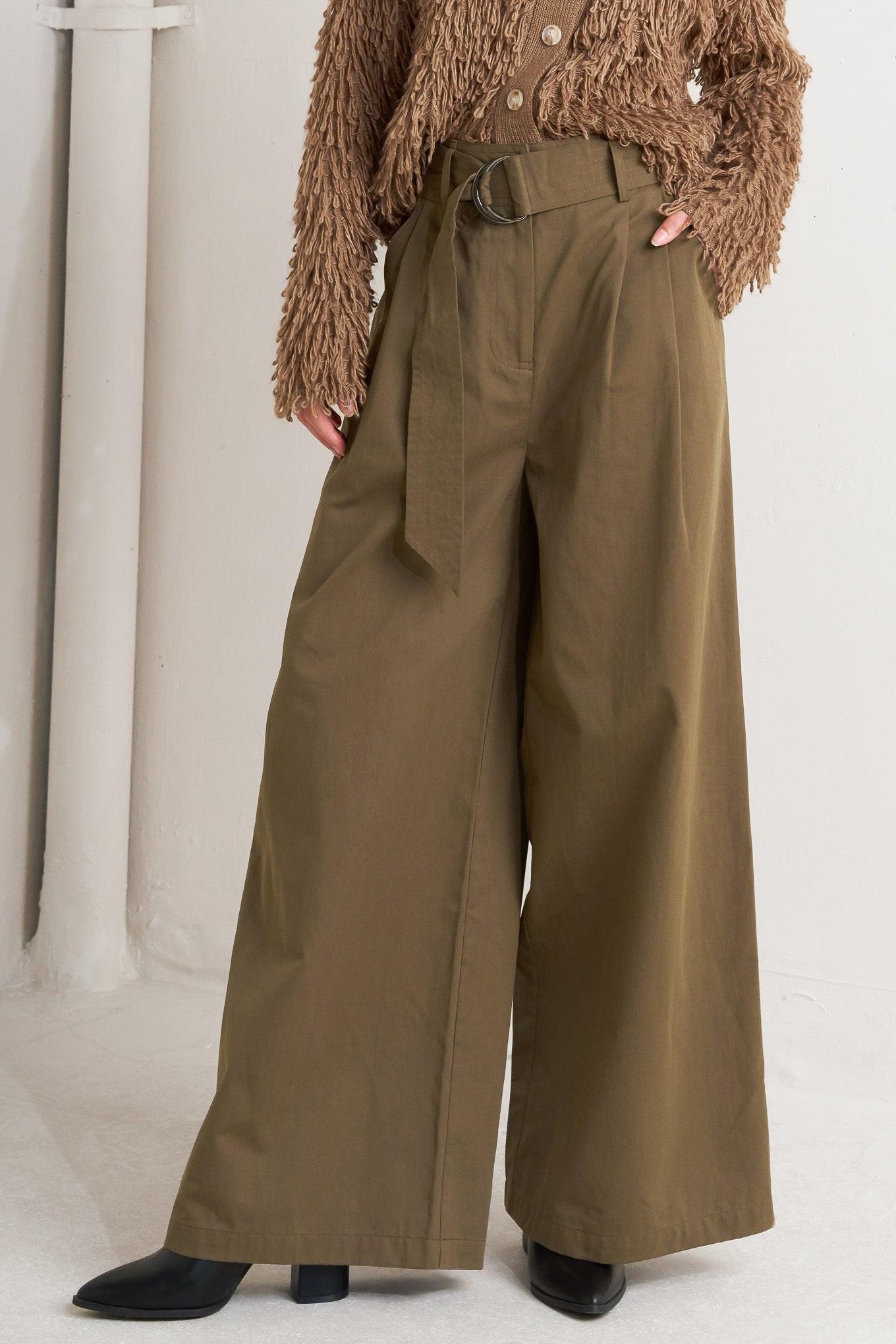 ELEGANCE UNVEILED WOVEN PANTS.