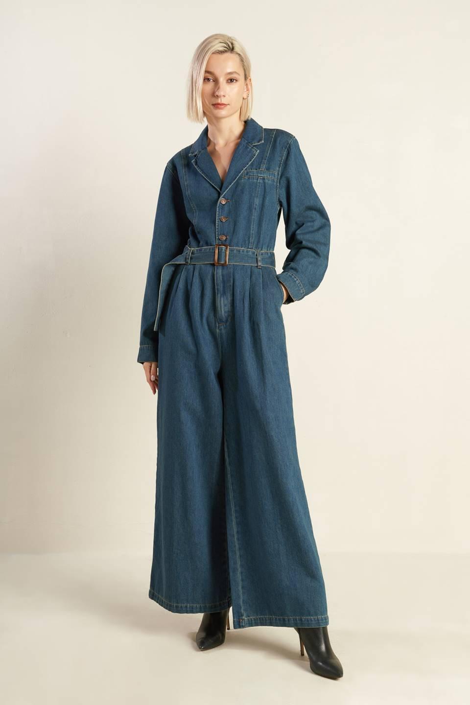 IN THE DETAILS DENIM JUMPSUIT.