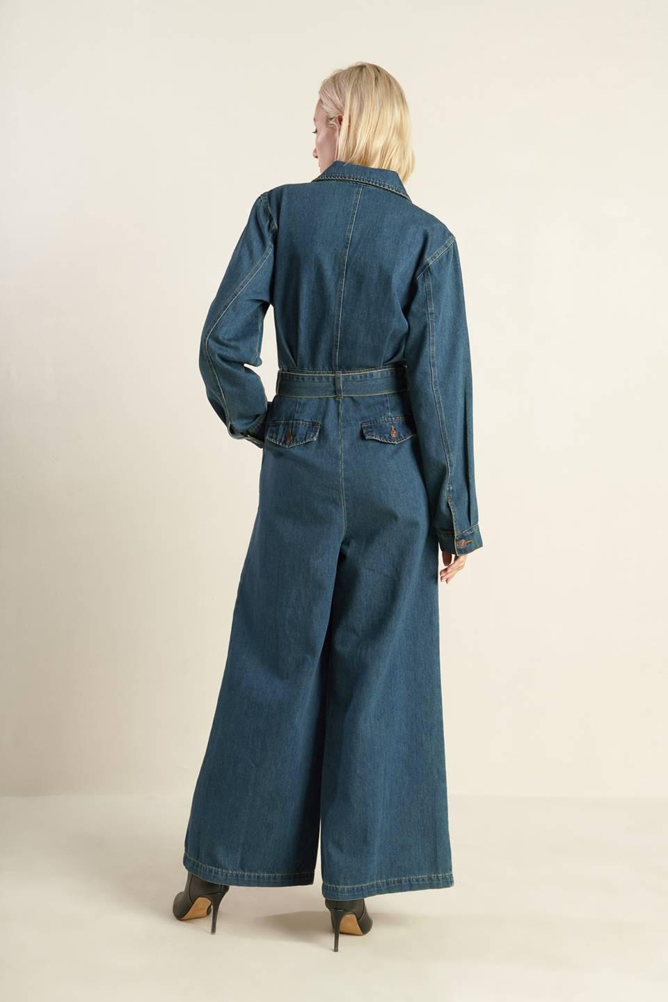 IN THE DETAILS DENIM JUMPSUIT.