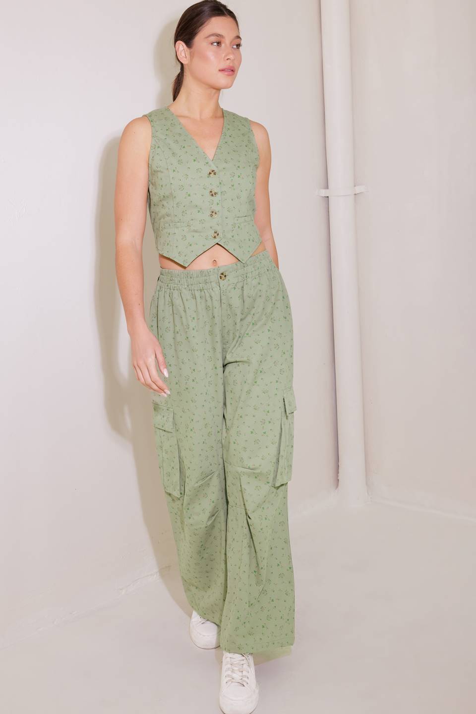 A printed woven pant featuring elasticized waist, front closure, cargo pockets and wide leg.