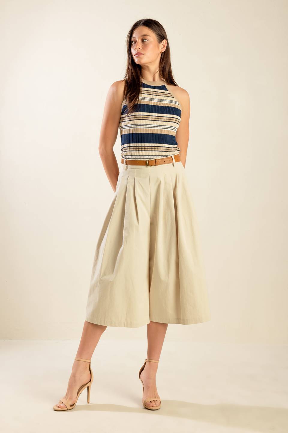 A solid woven culotte pant with front pleat, belt, and side zipper closure
Details:
Self: 100% Cotton
Size & Fit
- Model is 5`9" And Wearing Size Small
- Measurements Taken From Size Small
- Approx. Length: 33"