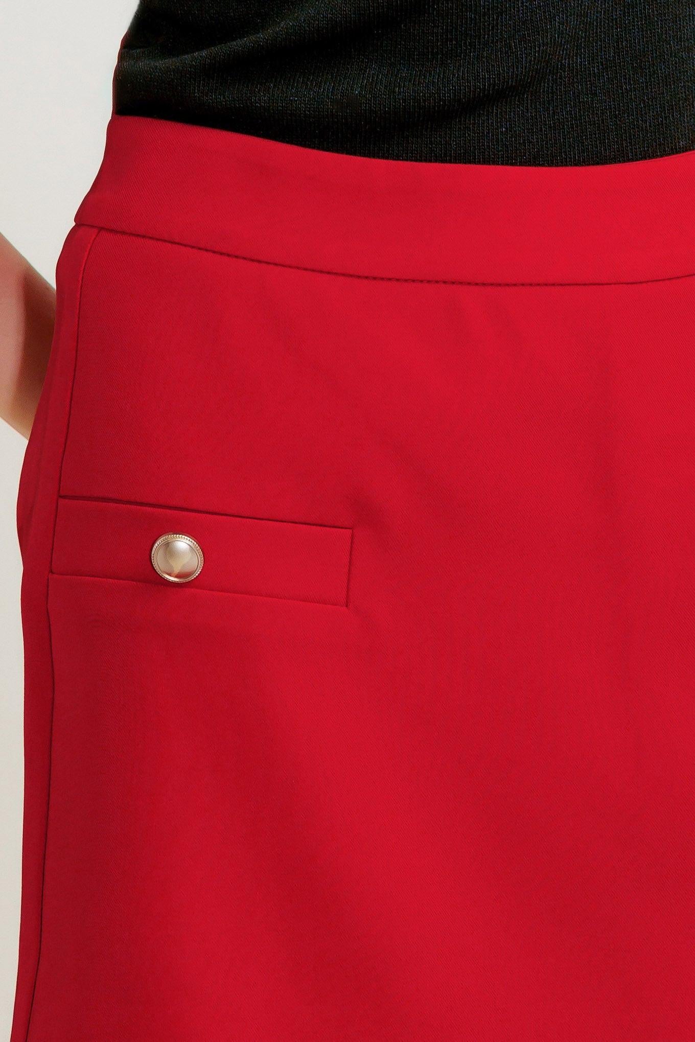 MELTED MARSHMALLOW RED WOVEN SKORT.