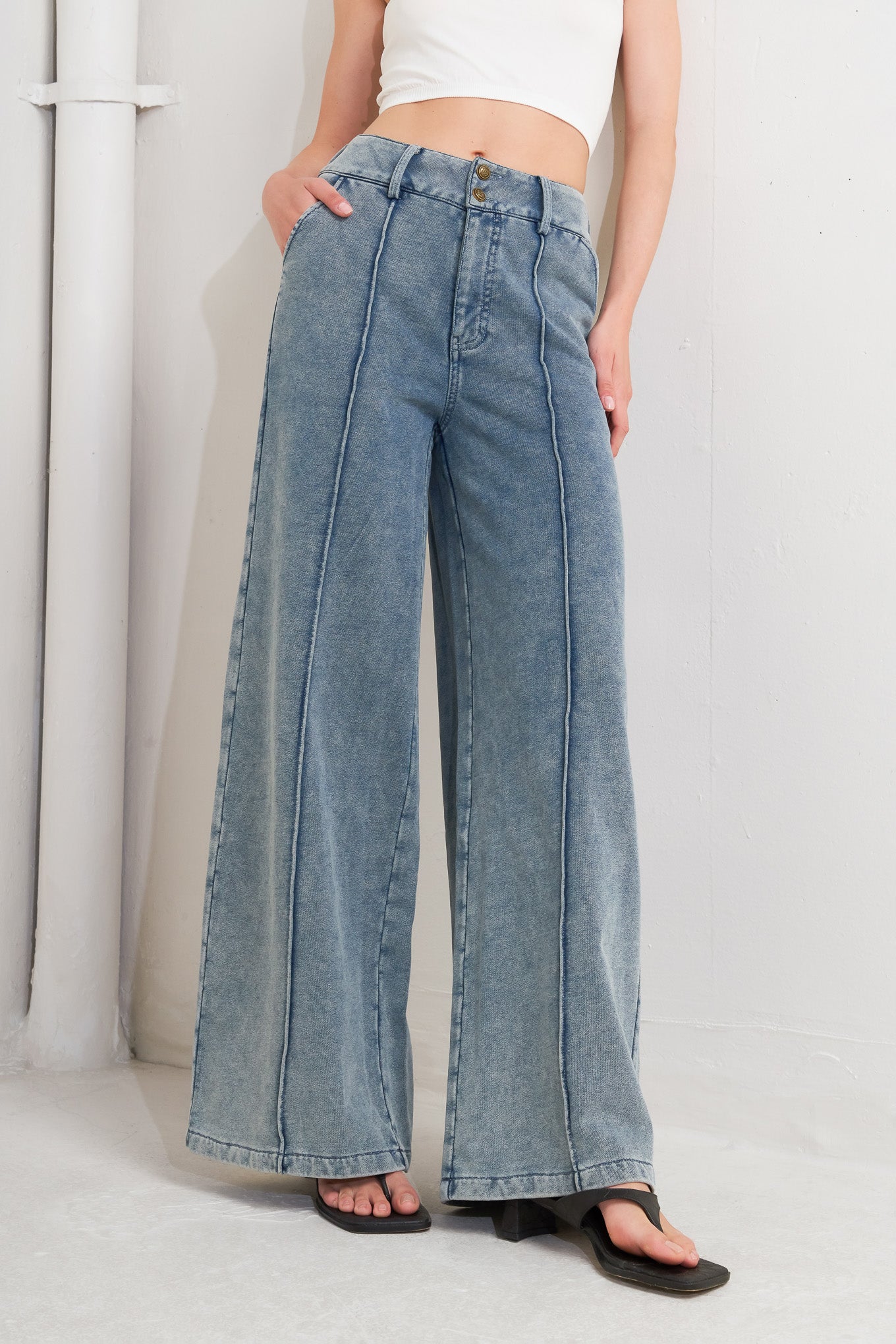 A washed french terry pant featuring front closure and side pockets