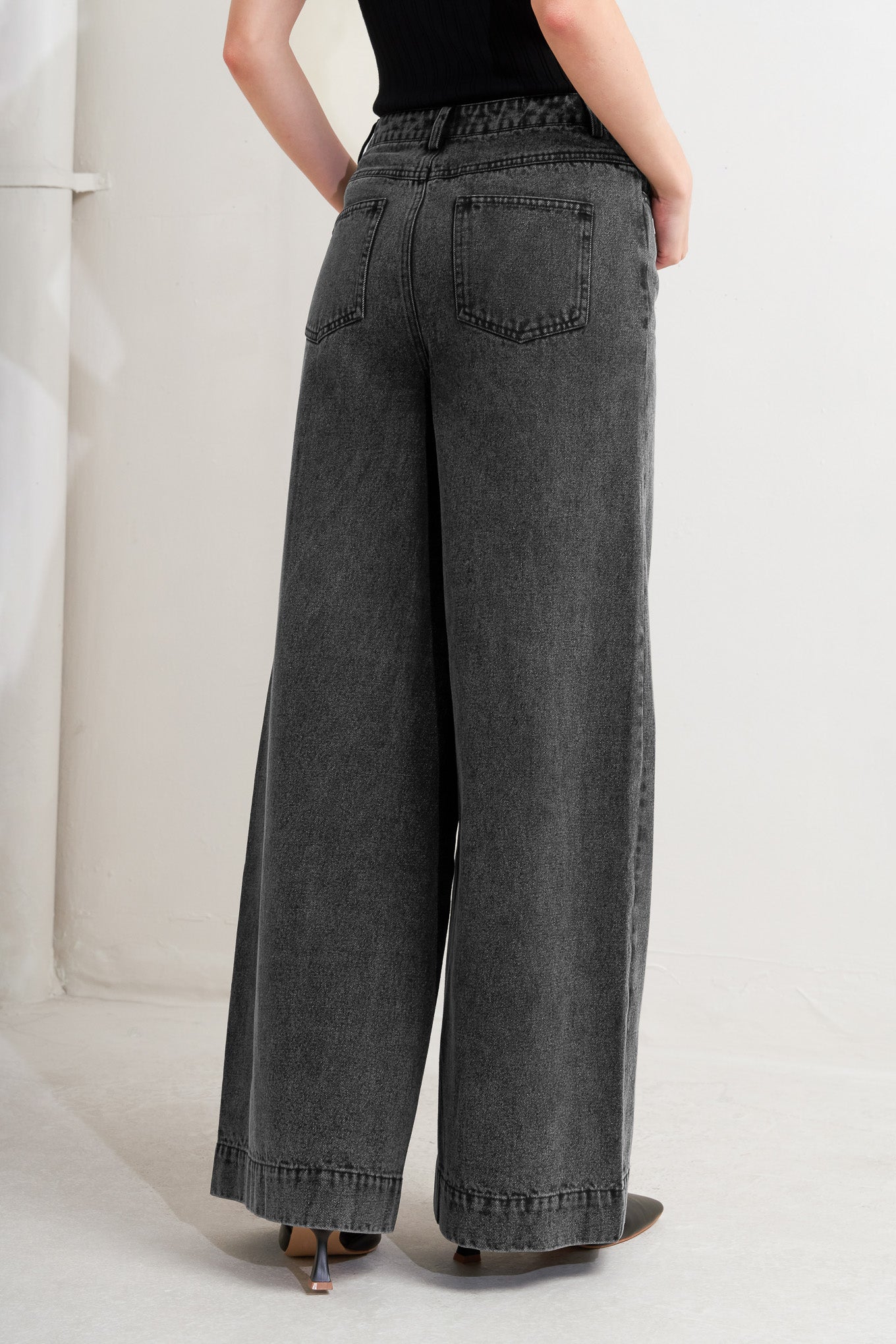 A washed denim pant featuring front button closure, side/back pocket and wide leg.